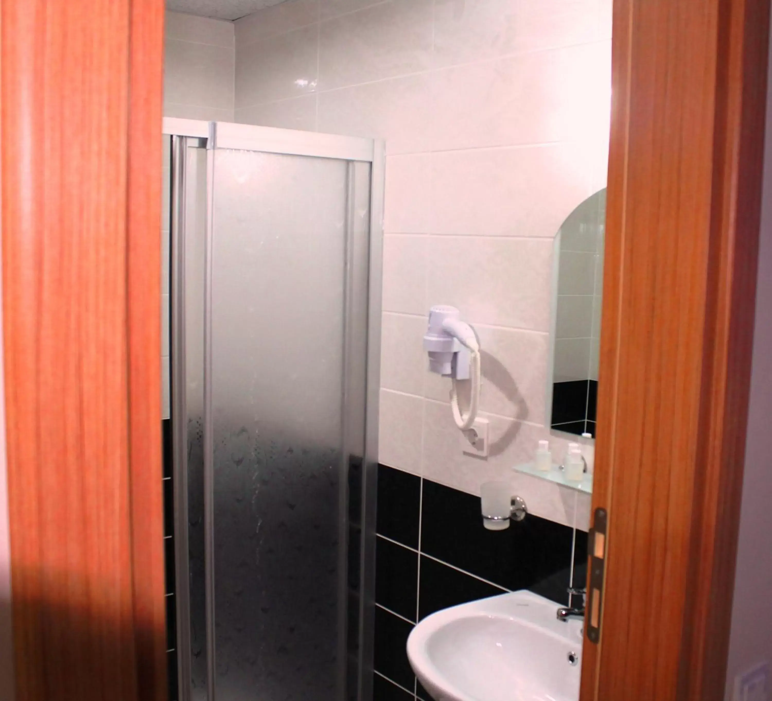 Shower, Bathroom in Avcılar İnci Hotel