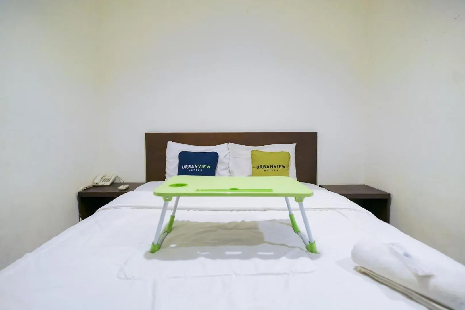 Bedroom, Bed in Urbanview Hotel Bes Mangga Besar