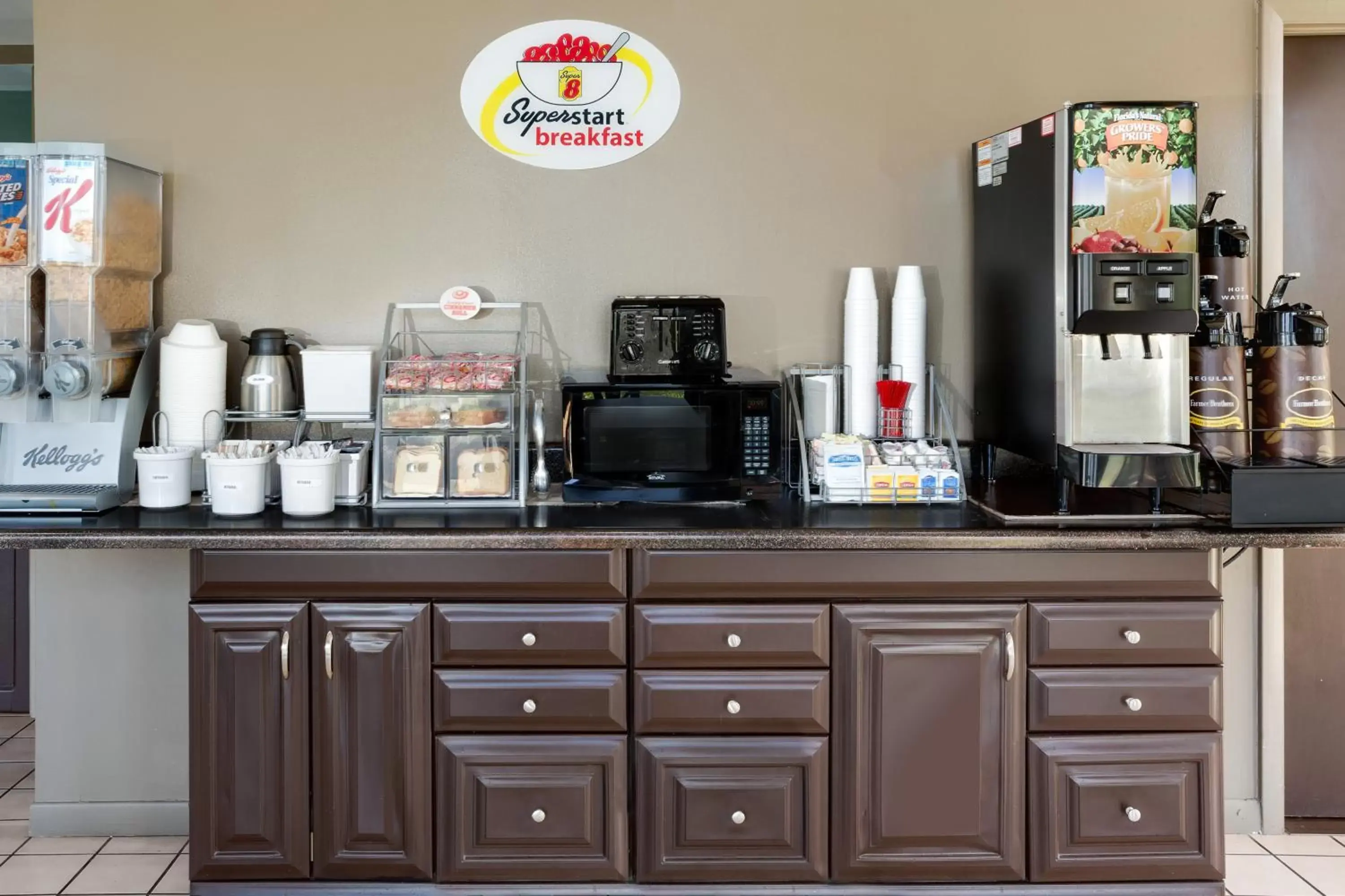 Food and drinks in Super 8 by Wyndham St. Augustine Food and drinks in Super 8 by Wyndham St. Augustine