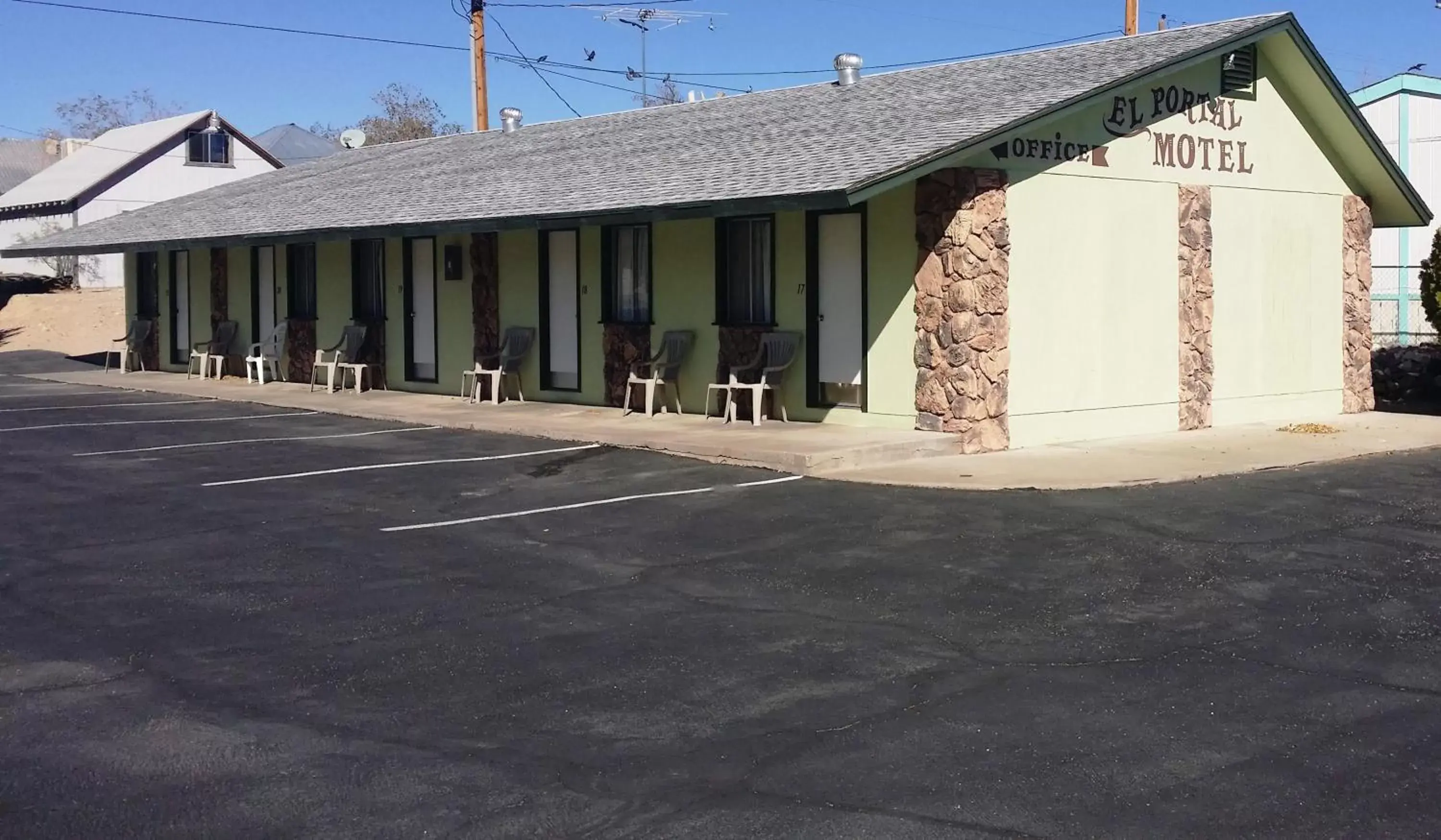 Facade/entrance, Property Building in El Portal Motel