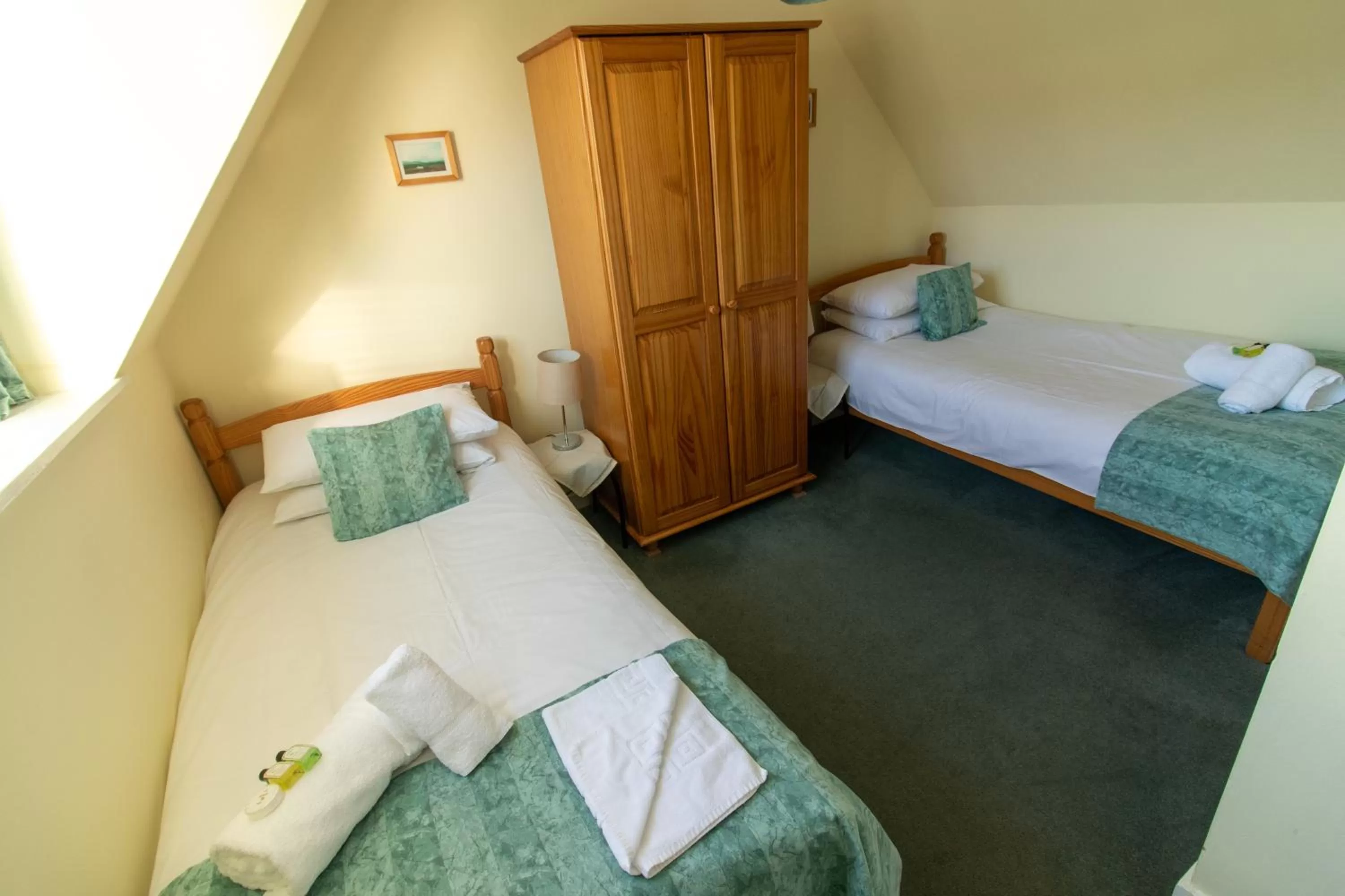 Bed in Auld Cross Keys Inn