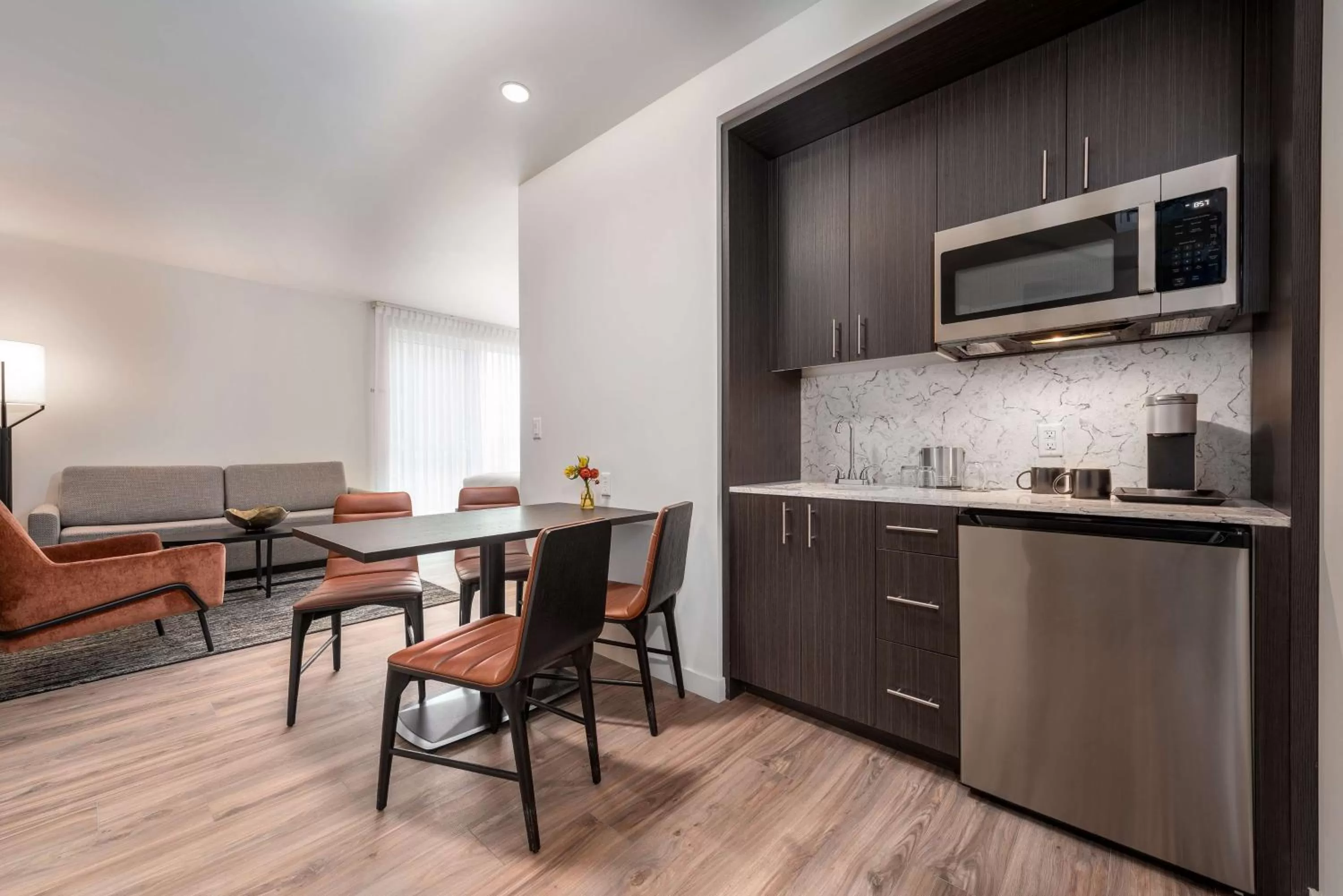 Living room in Holman Riverfront Park Hotel Salem, Tapestry By Hilton