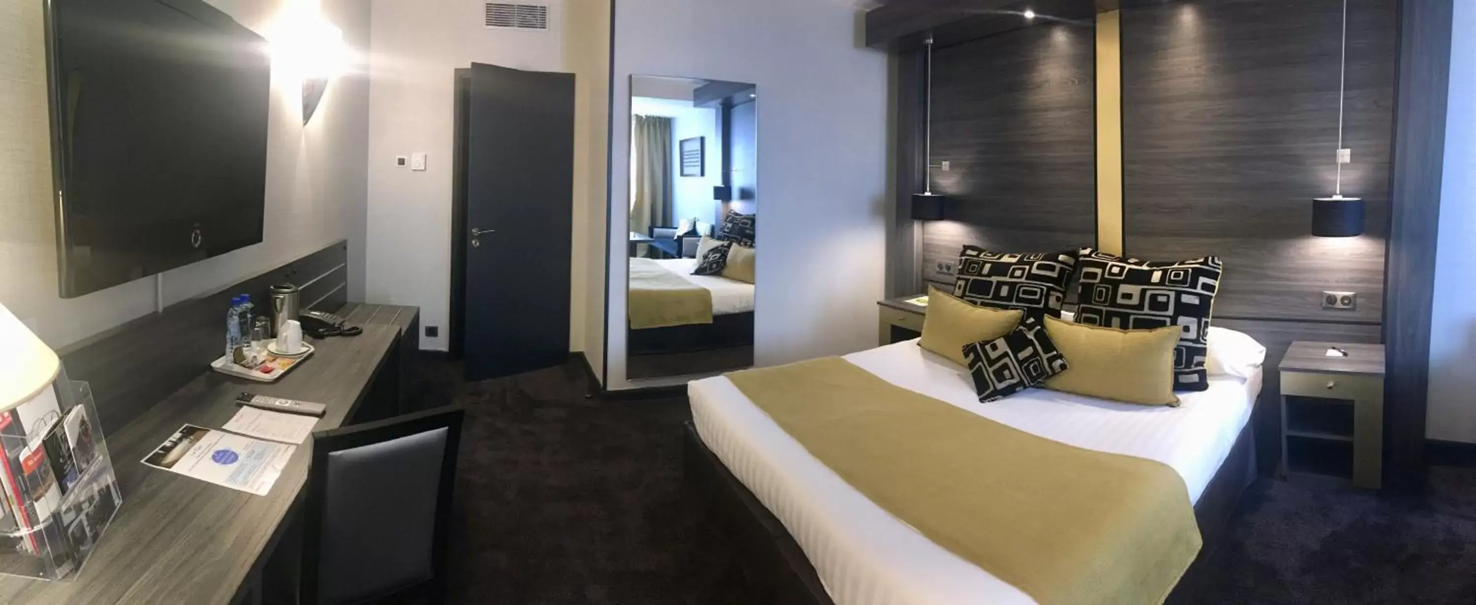 Photo of the whole room, Bed in Hotel Palladia Photo of the whole room, Bed in Hotel Palladia