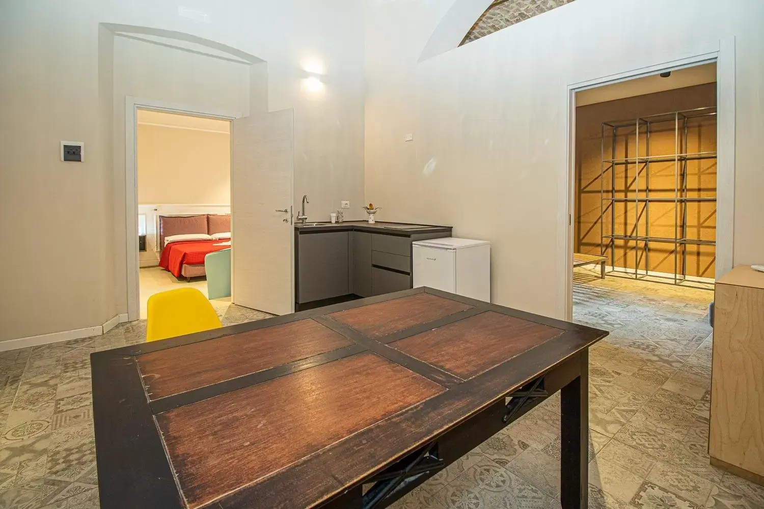 Dining area, Kitchen/Kitchenette in suebi rooms