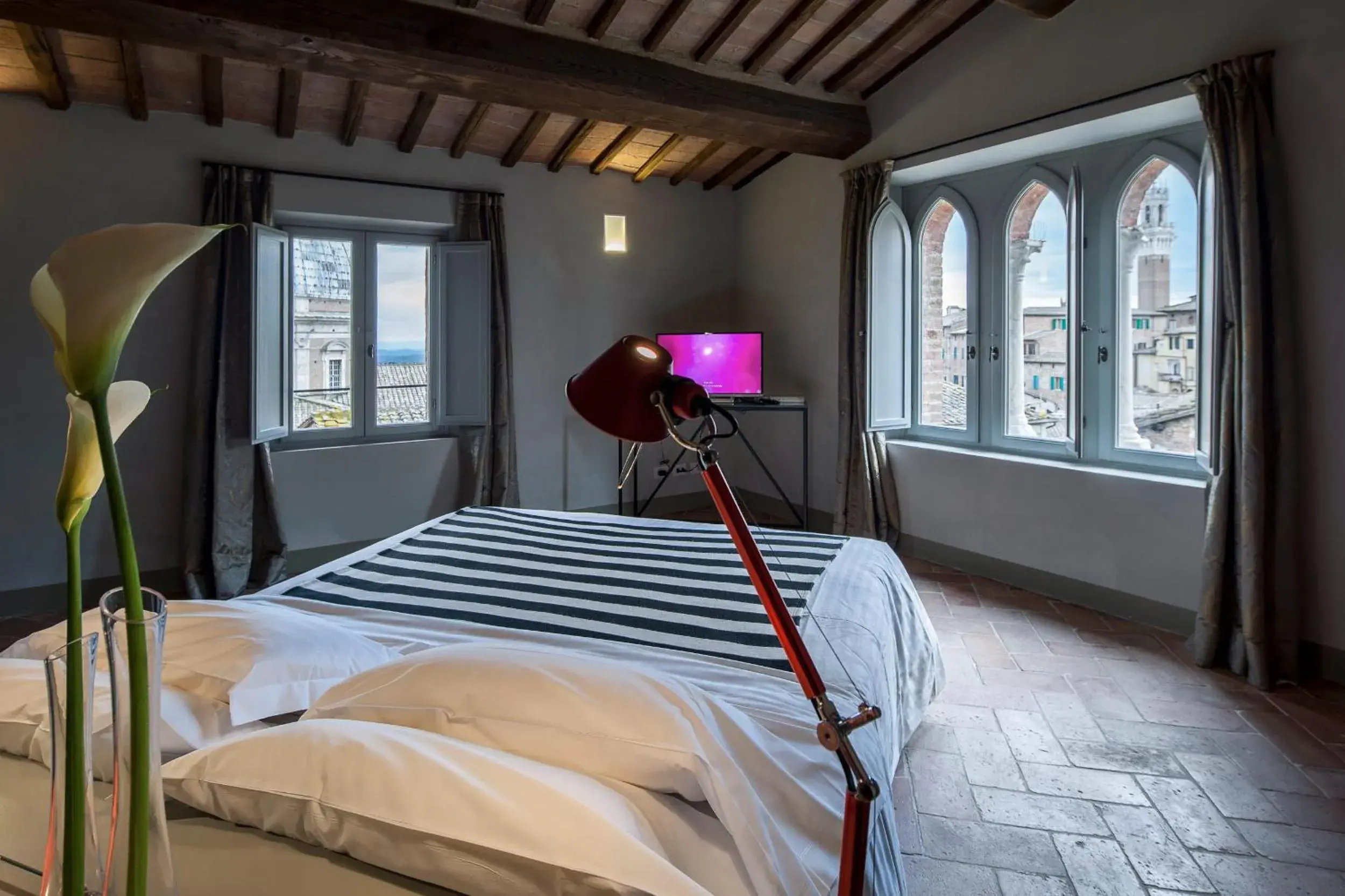 Bed in Palazzetto Rosso - Art Hotel