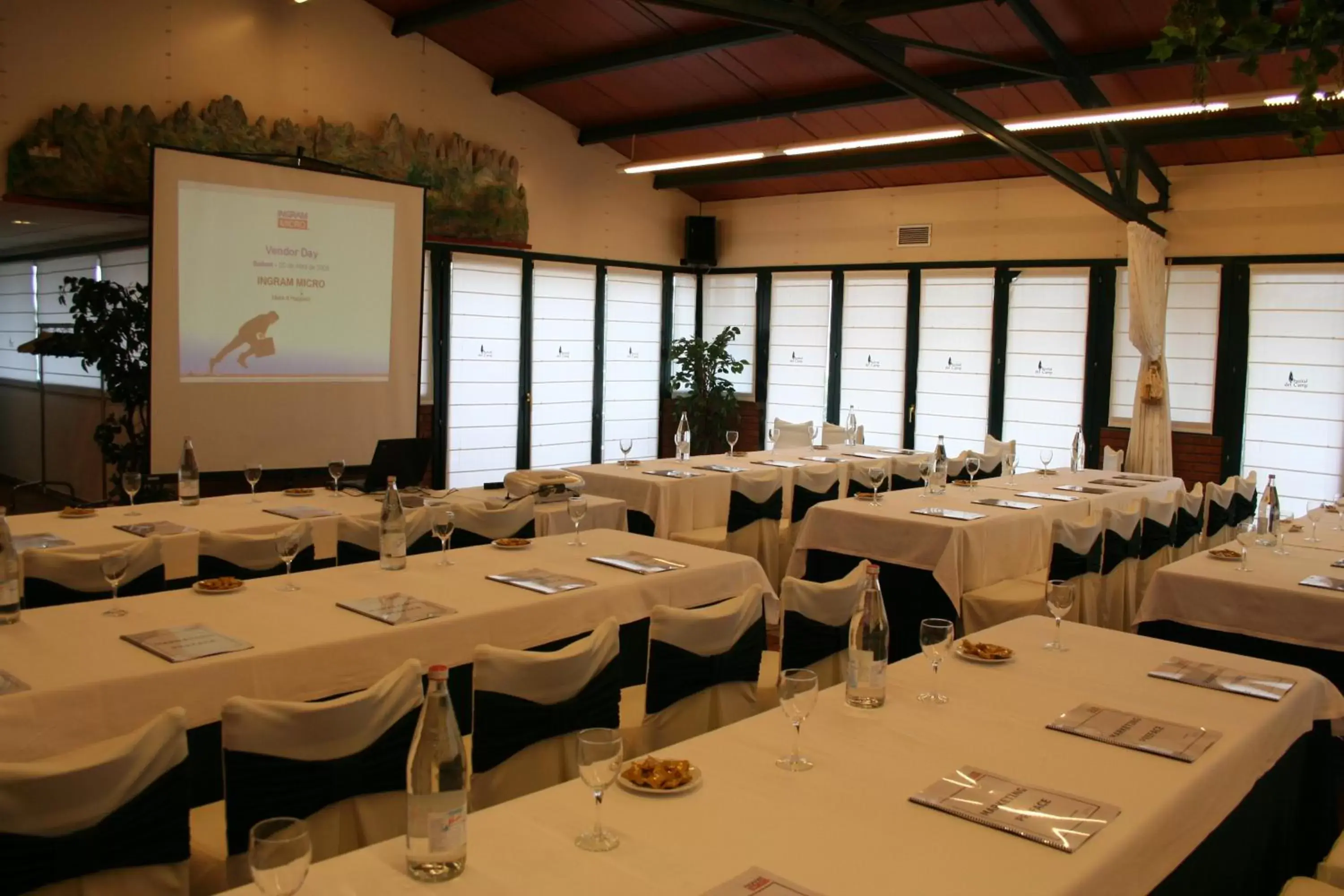 Business facilities in Mas de la Sala