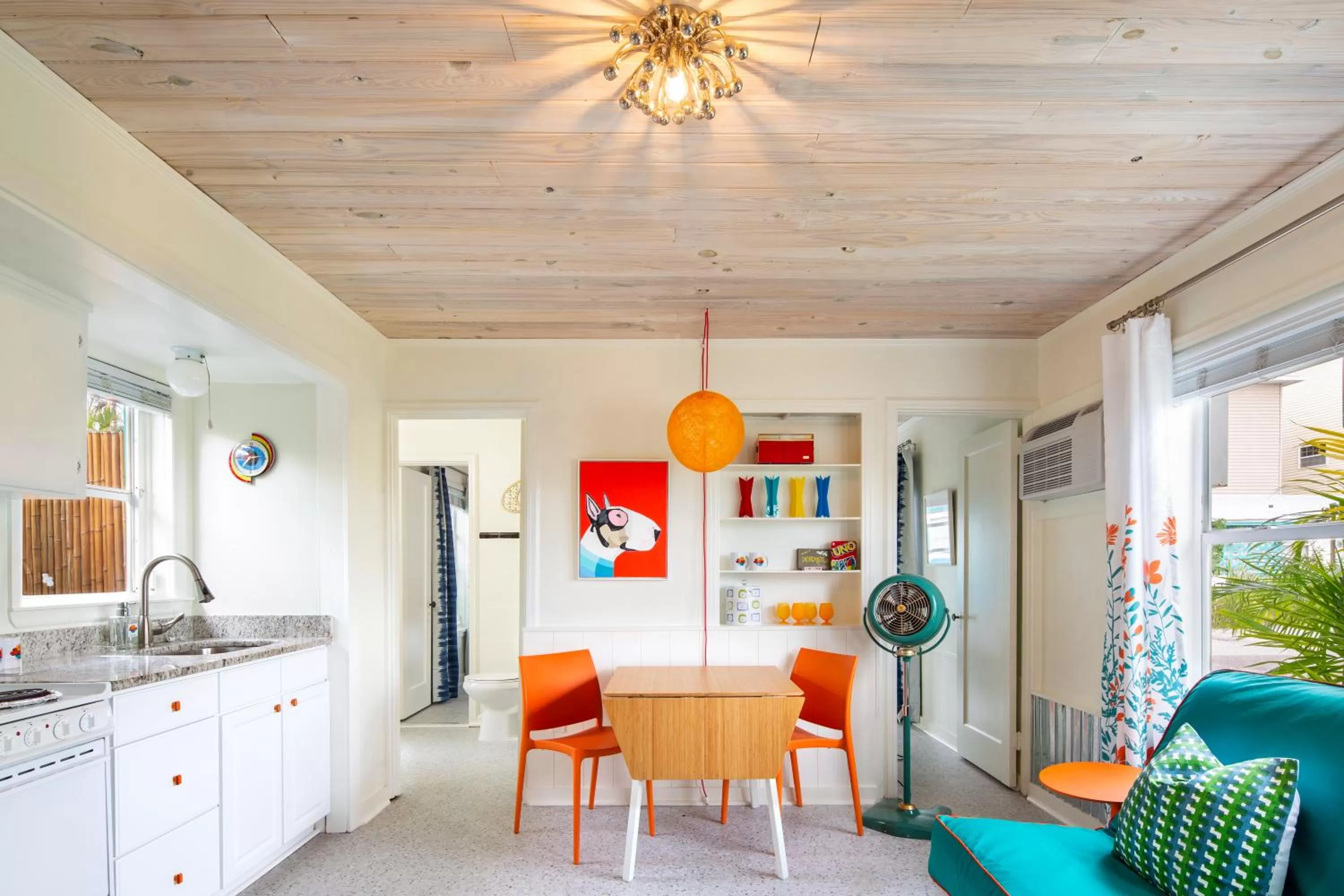 Dining area in Sunset Inn and Cottages