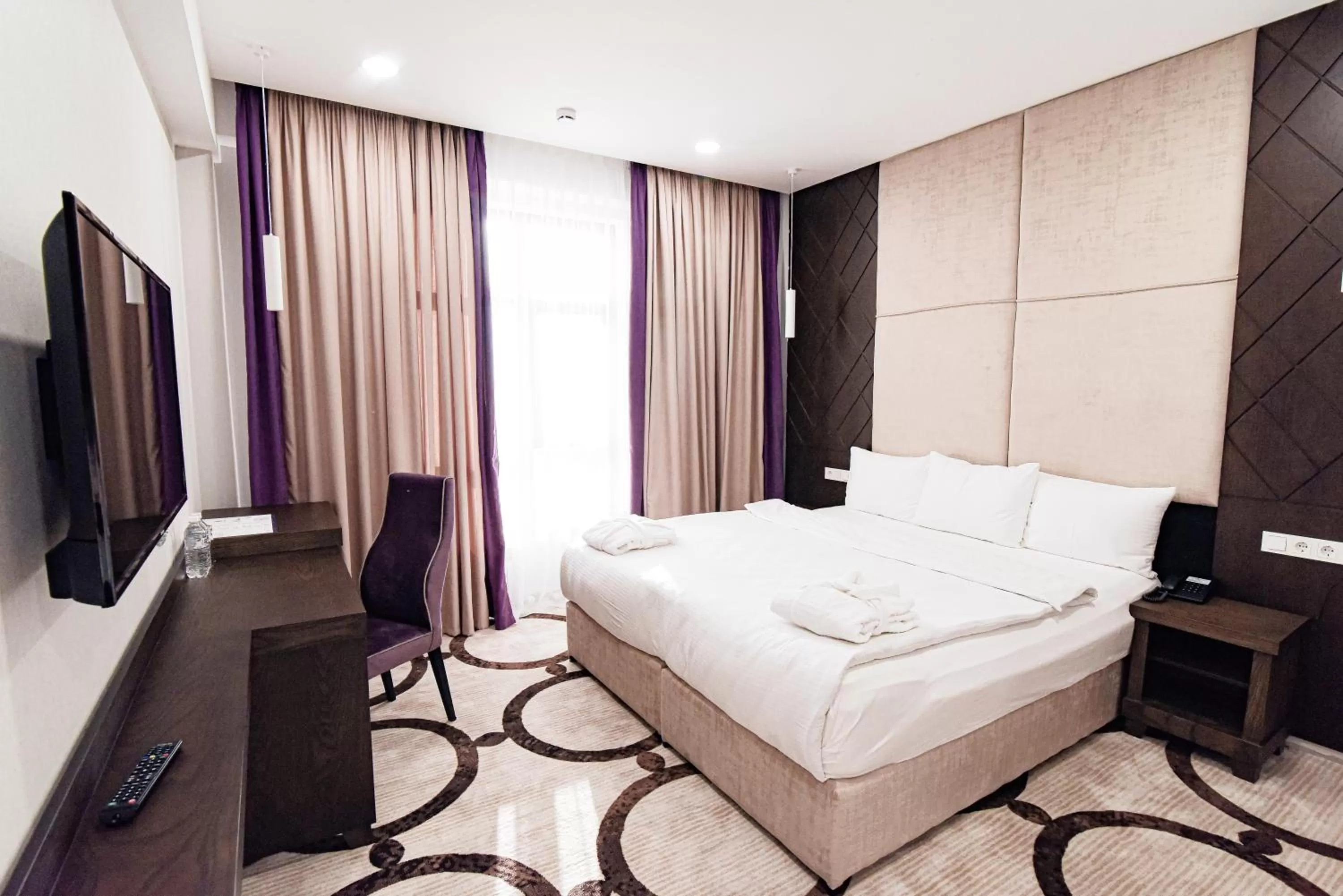 Bed in East Palace Hotel