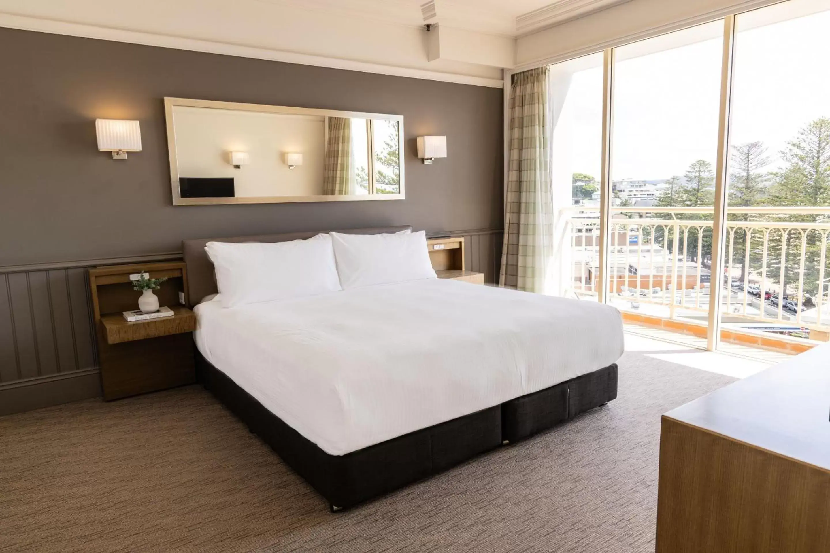 Photo of the whole room, Bed in Crowne Plaza Terrigal Pacific, an IHG Hotel