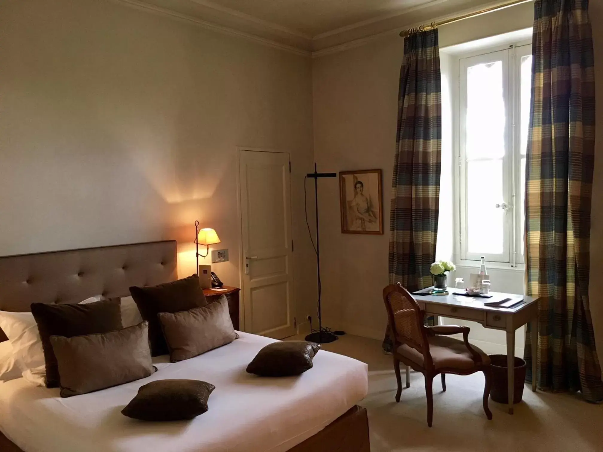 Bedroom, Bed in Hotel Château Des Alpilles