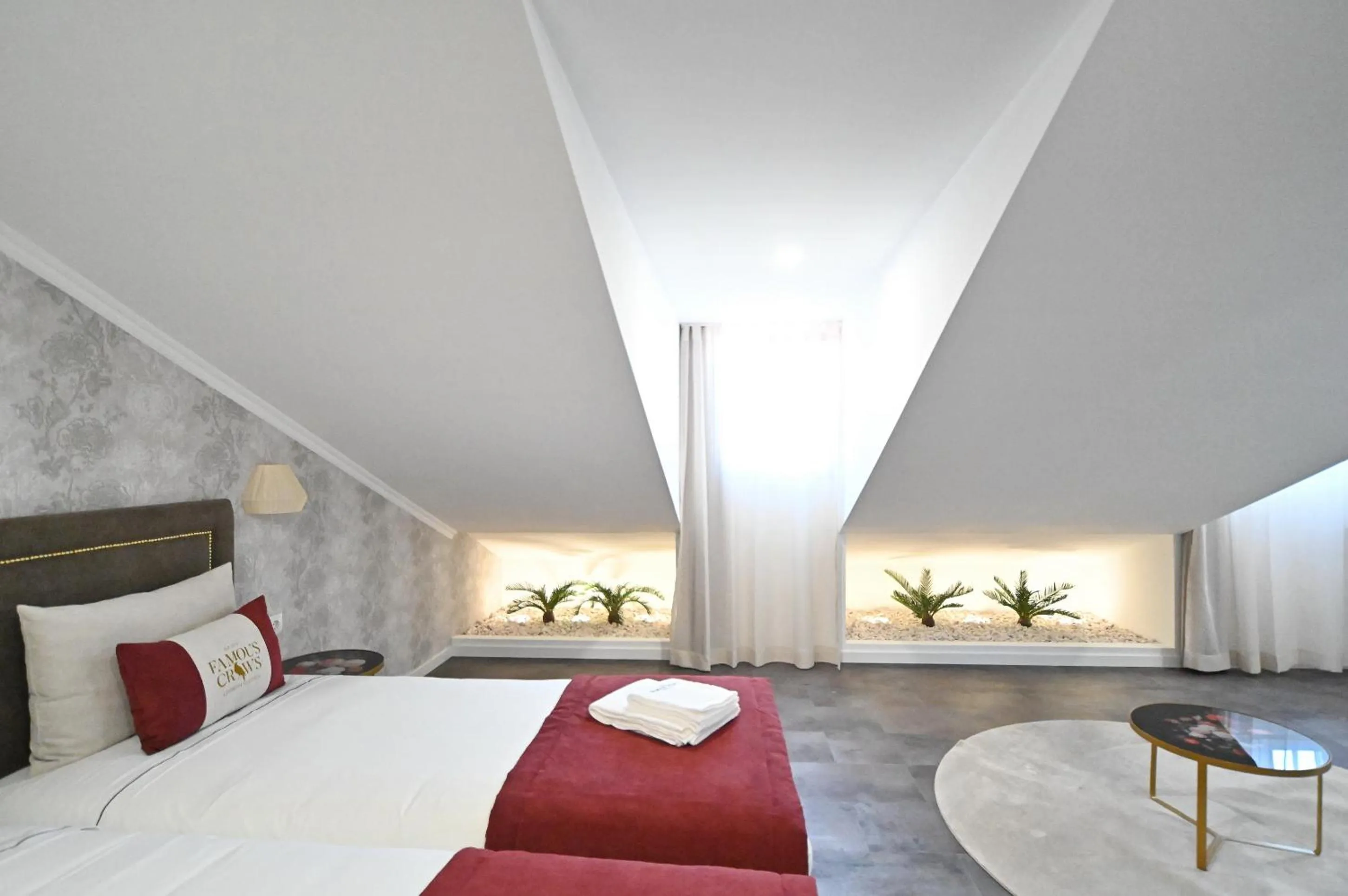 Bed in Famous Crows Lisbon Suites