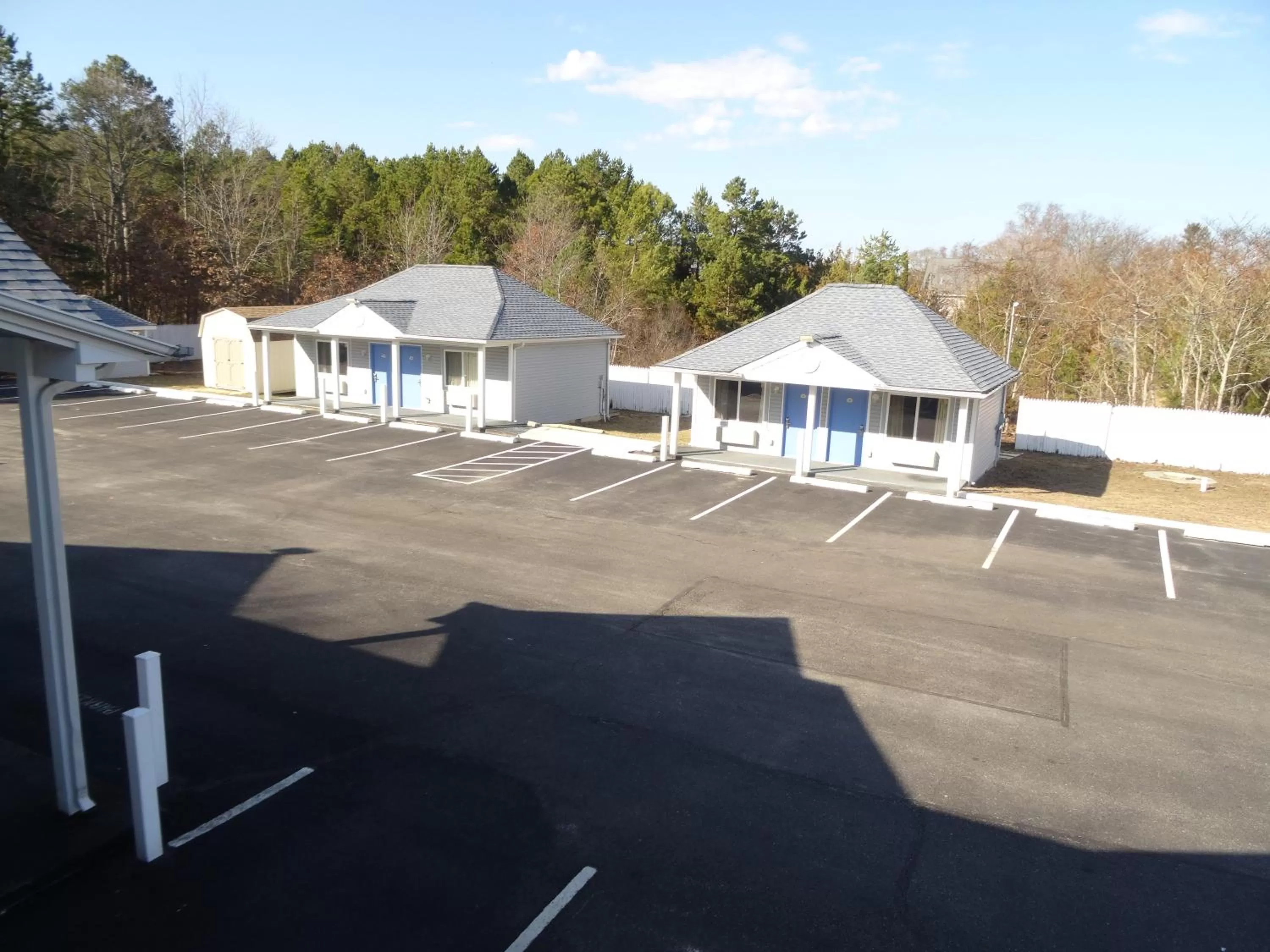 Street view in Village Inn & Suites - Smithville