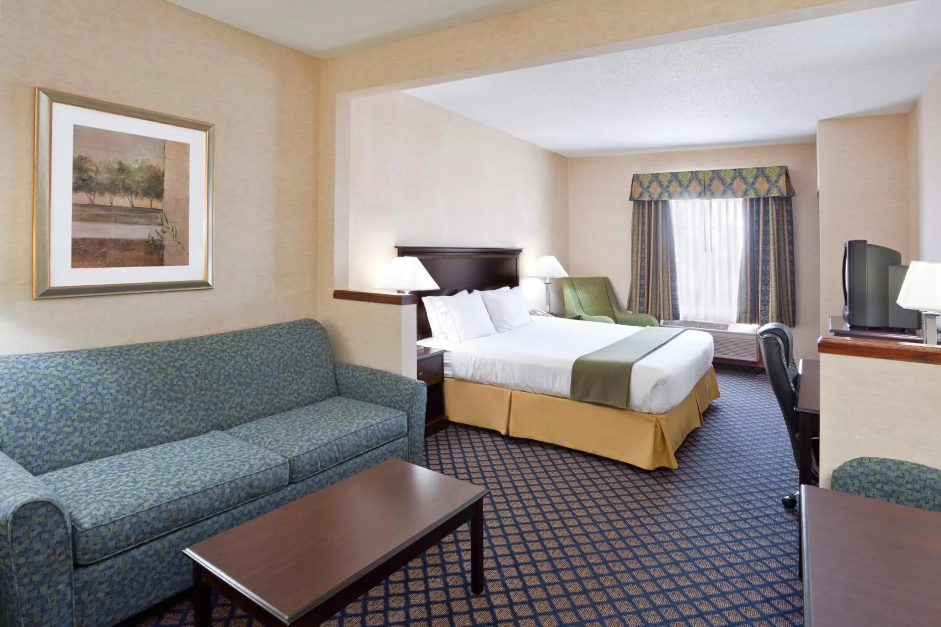 Photo of the whole room, Bed in Holiday Inn Express Hotel & Suites Delaware-Columbus Area by IHG Photo of the whole room, Bed in Holiday Inn Express Hotel & Suites Delaware-Columbus Area by IHG