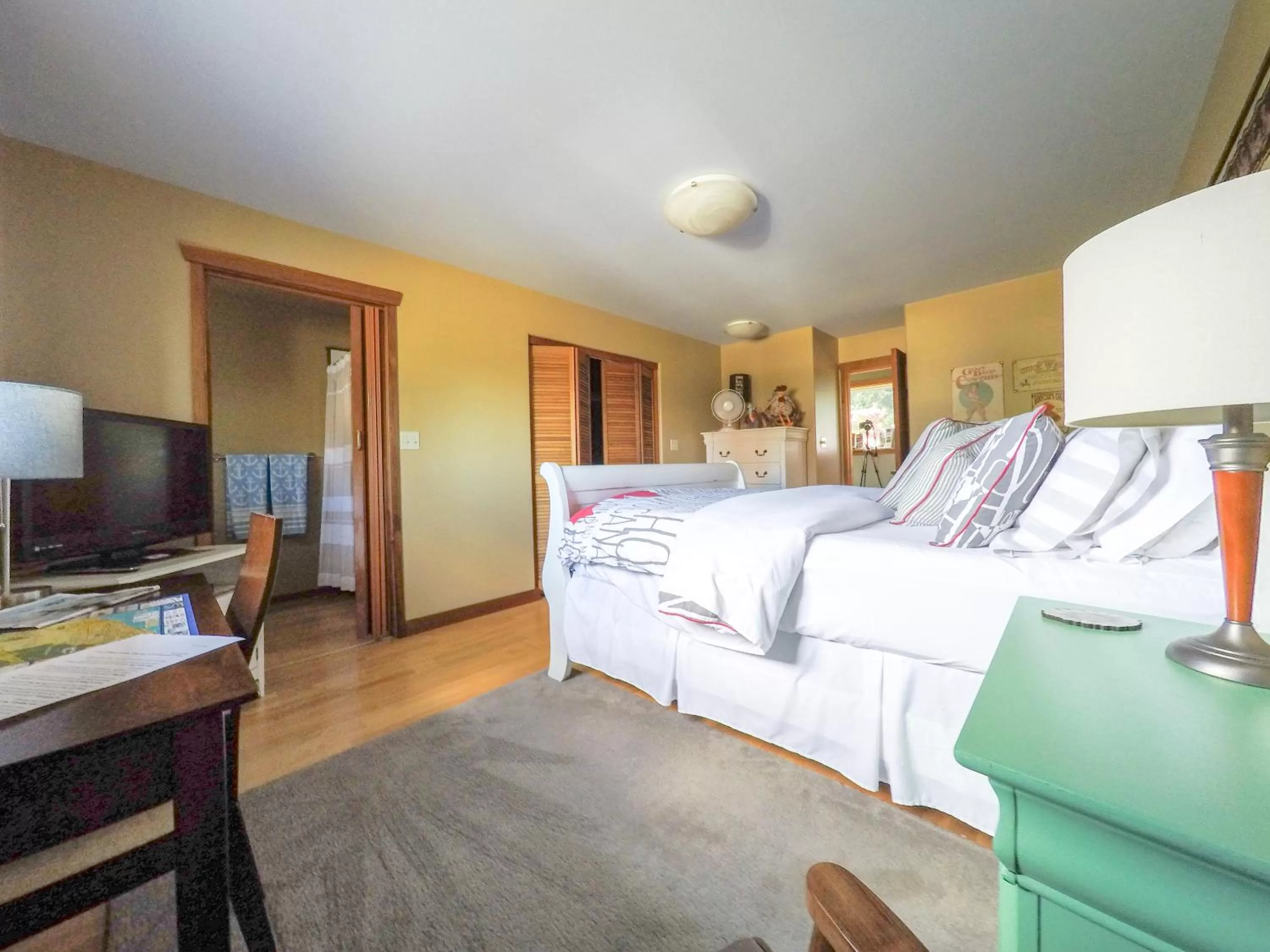 Photo of the whole room, Bed in Money Pennies Bed and Breakfast