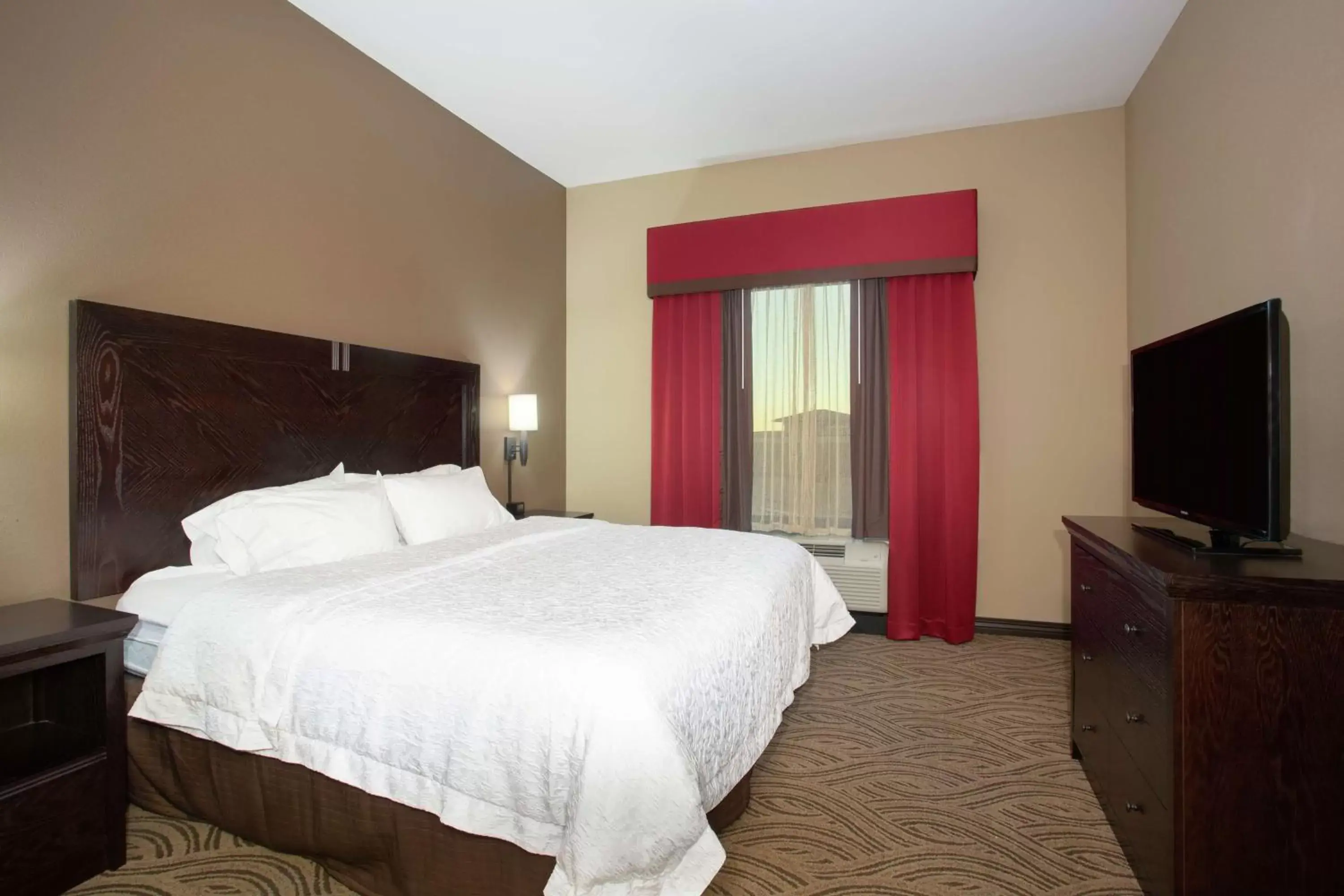 Bedroom, Bed in Hampton Inn & Suites I-35/Mulvane