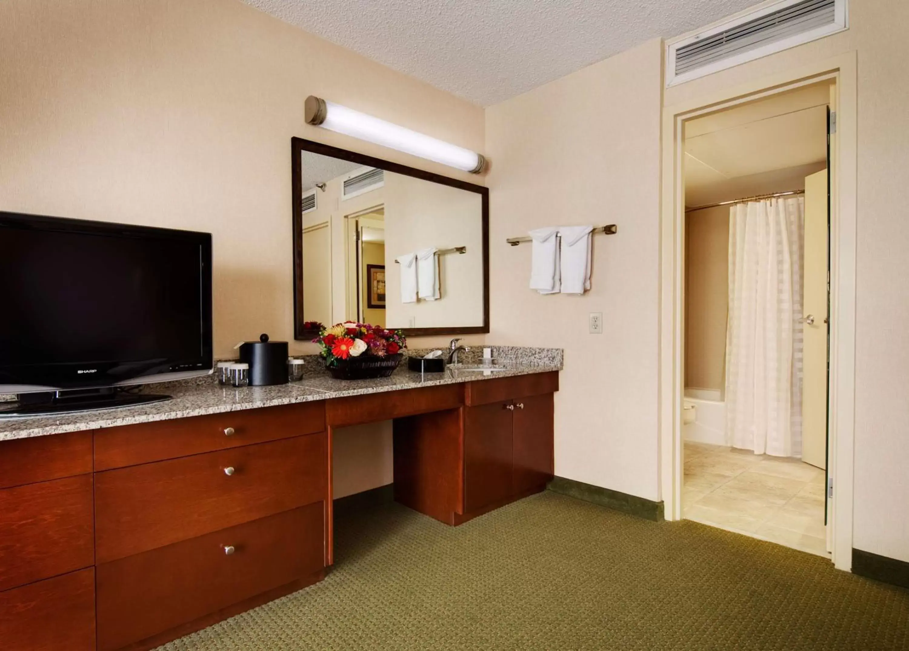 Bed, TV/Entertainment Center in Embassy Suites by Hilton Tulsa I-44