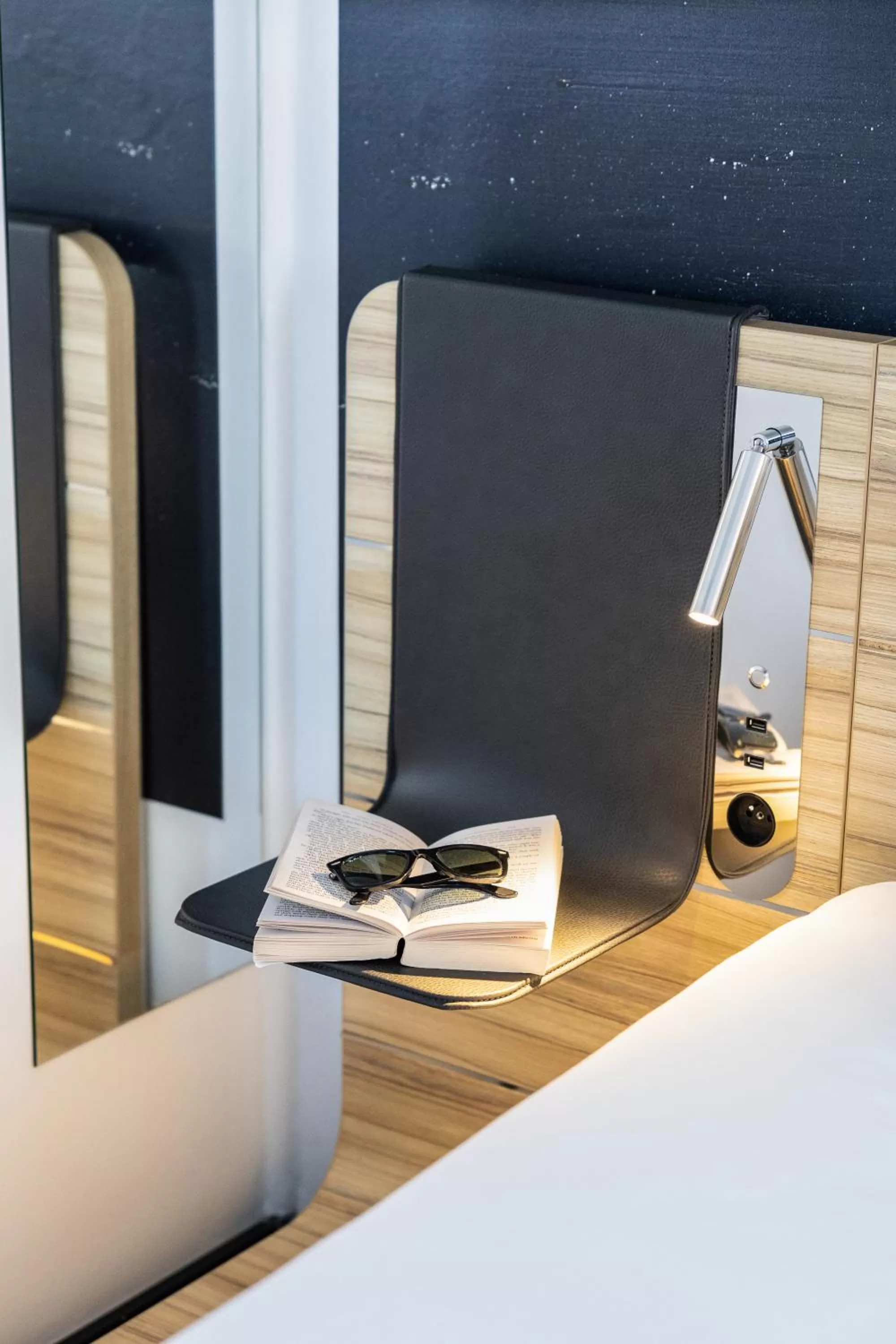 Bed in Hotel Novotel Brussels Off Grand Place