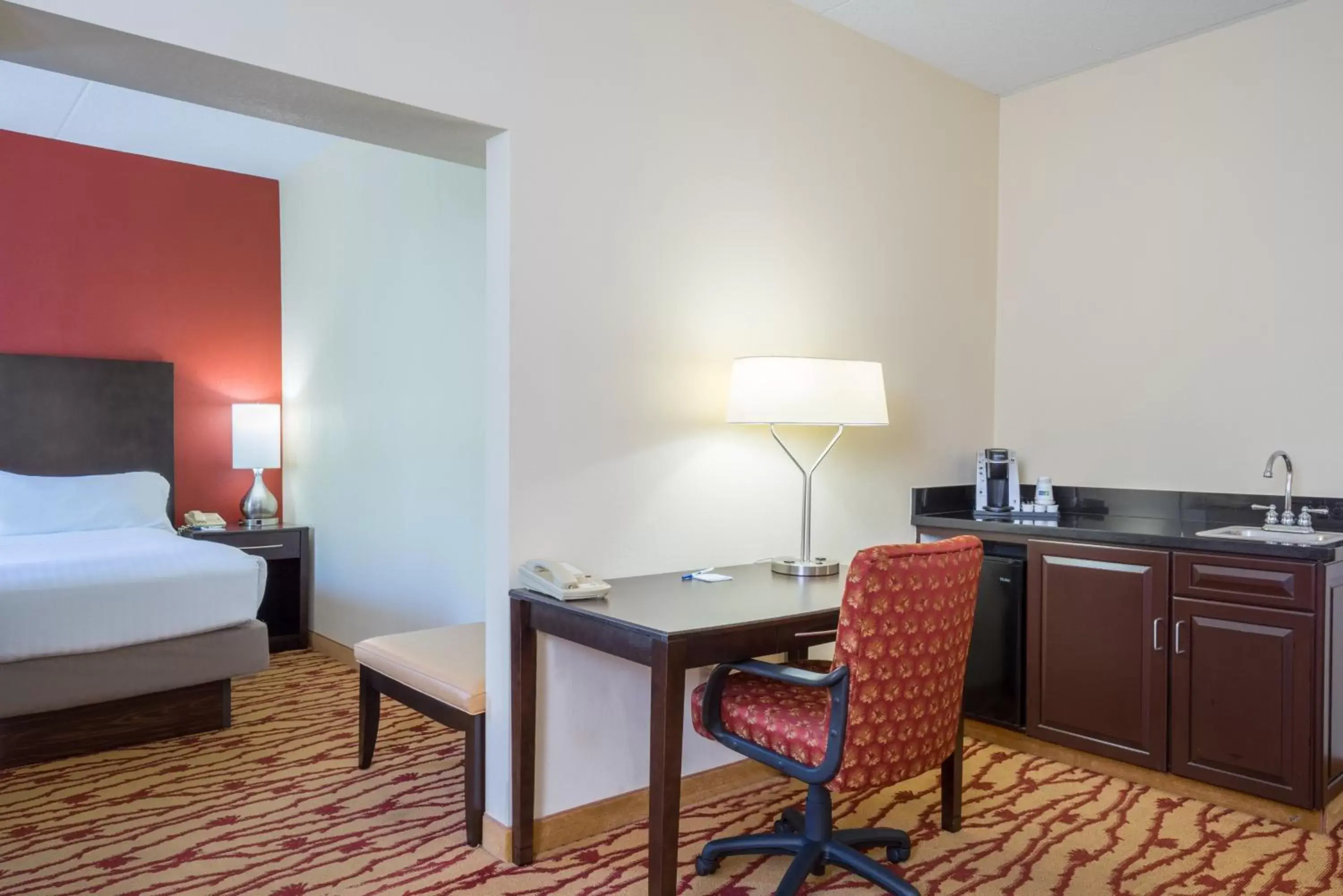 Bedroom, Bed in Holiday Inn Express Hanover, an IHG Hotel