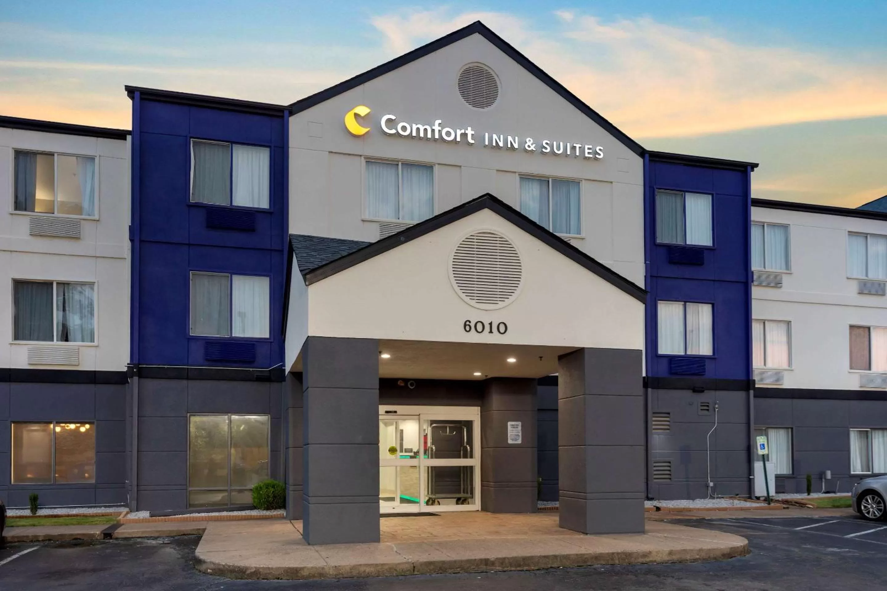 Property building in Comfort Inn & Suites Memphis East