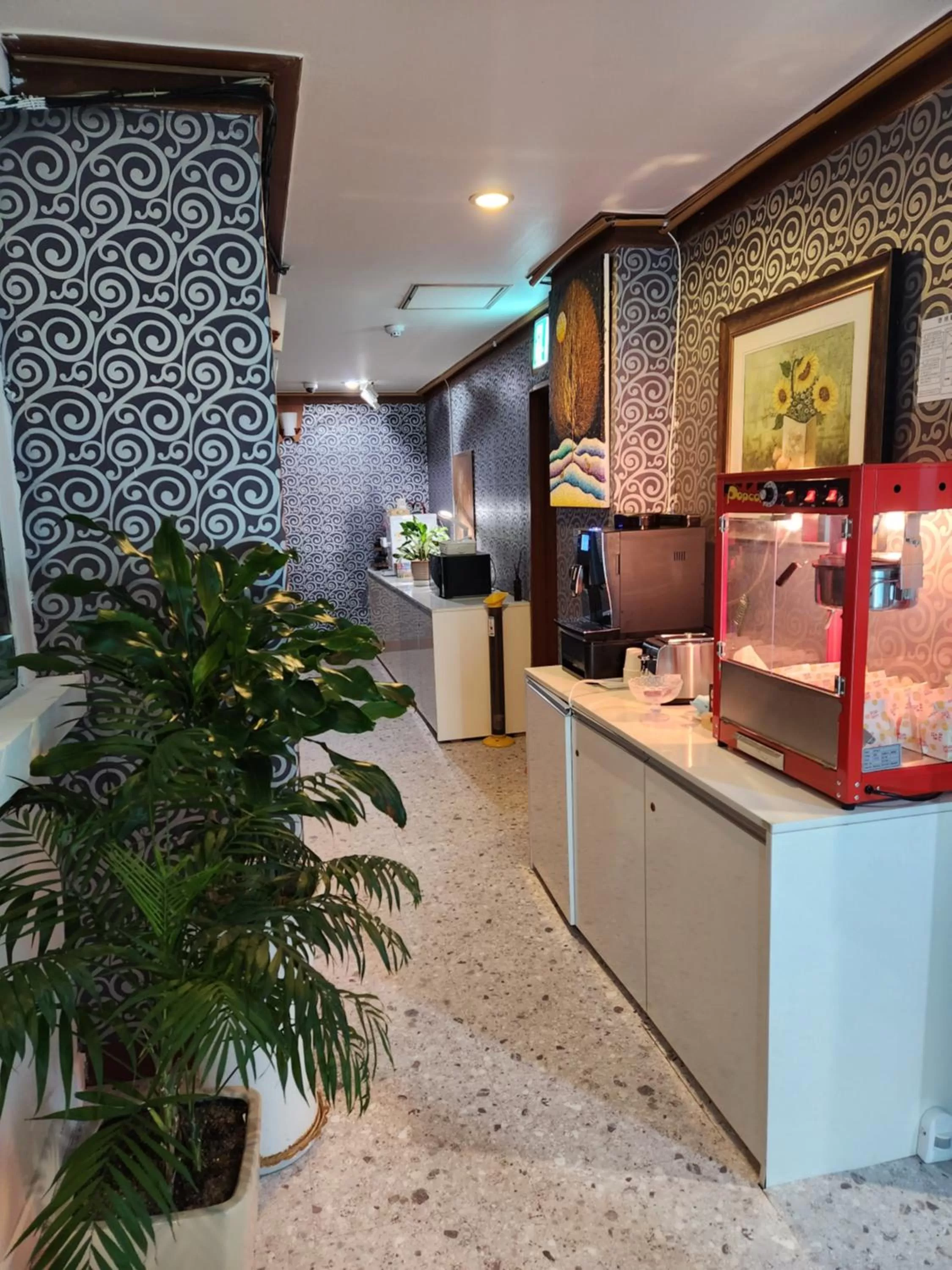 Coffee/tea facilities in Hani Motel