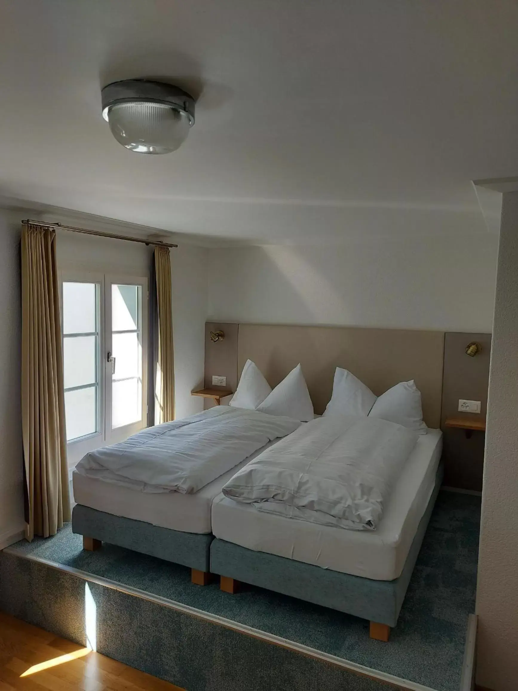Bed in Hotel Kreuz by b-smart