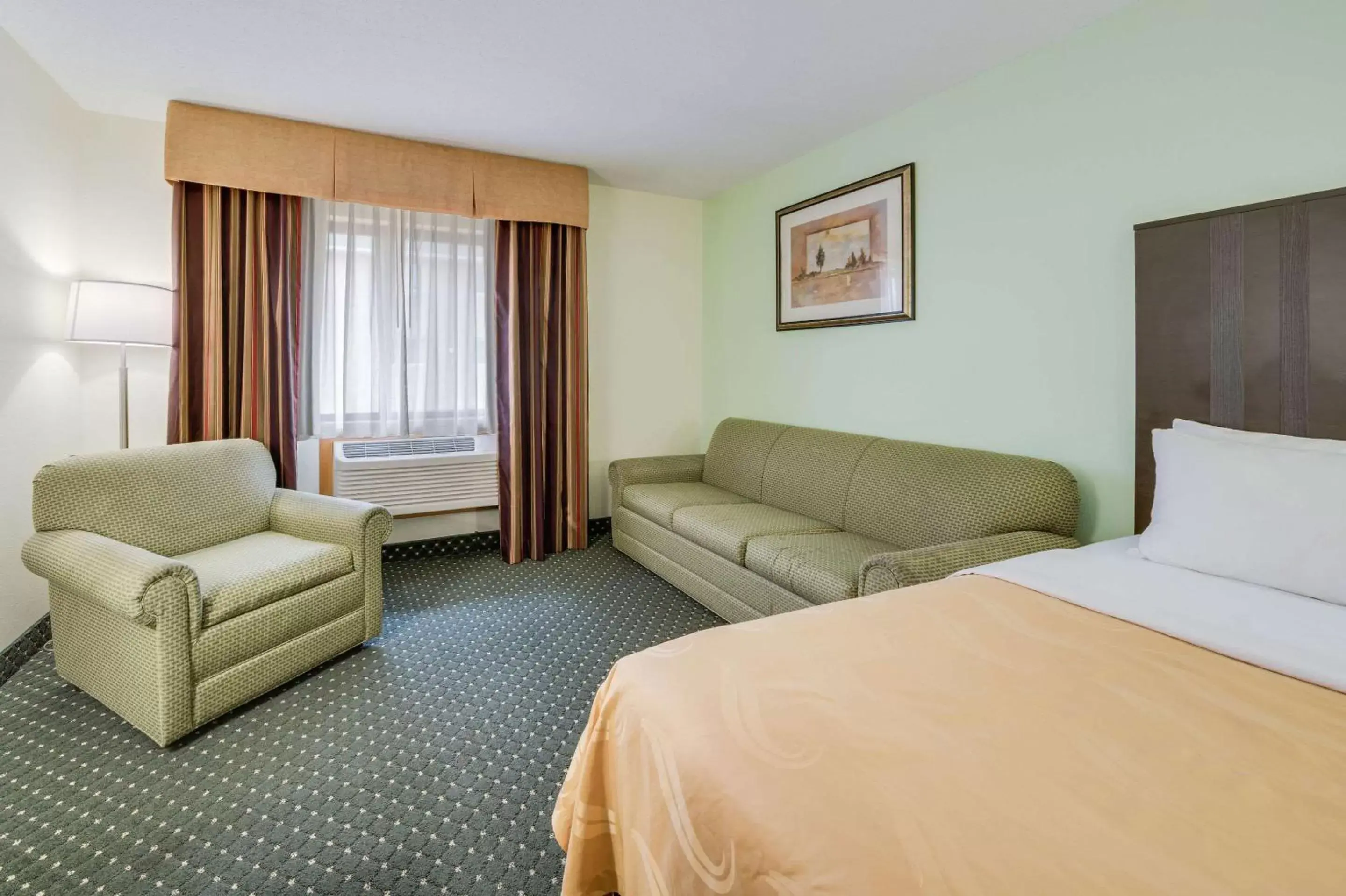 Photo of the whole room in Quality Inn & Suites South