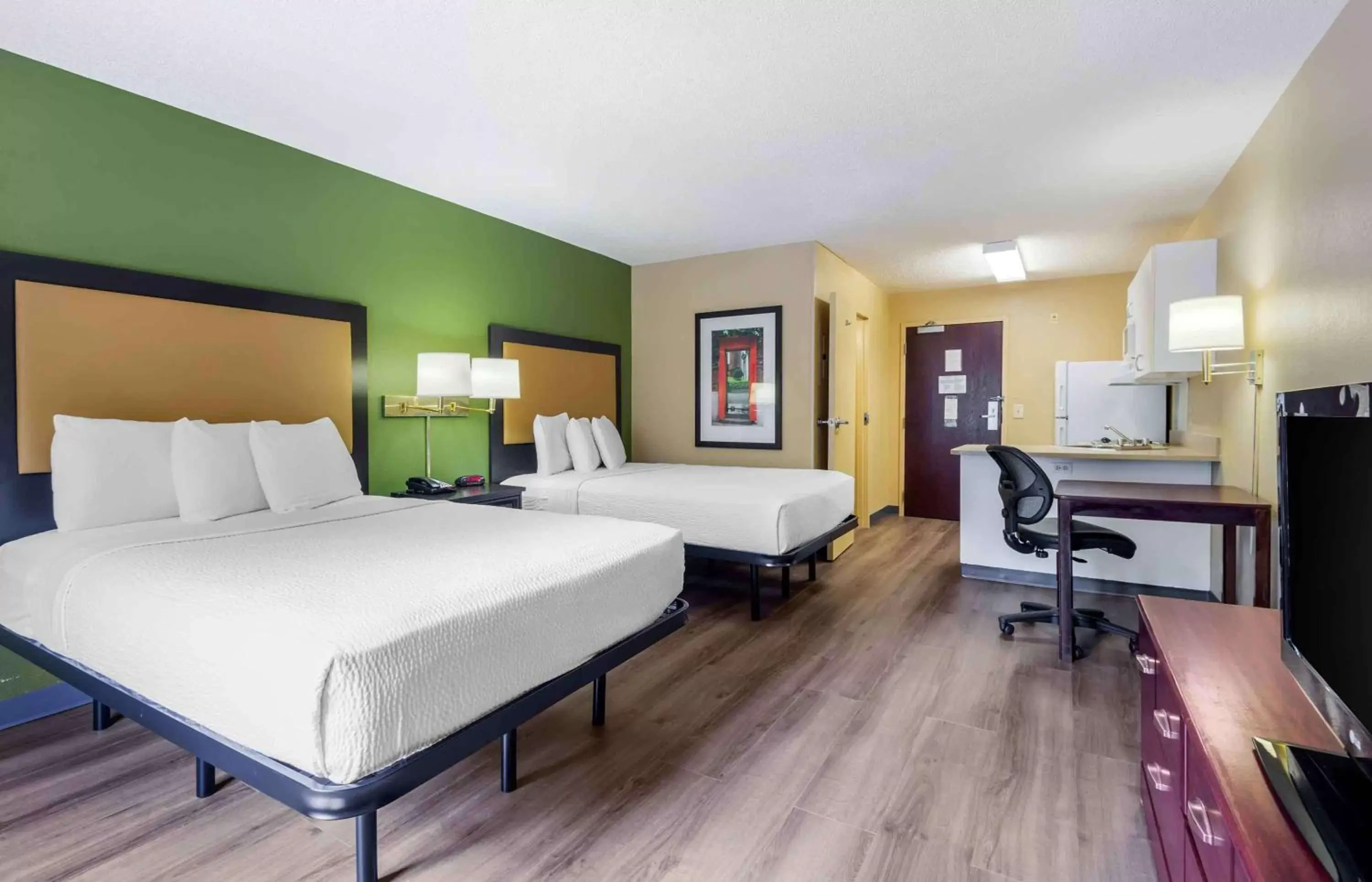 Bedroom, Bed in Extended Stay America Suites - Asheville - Tunnel Rd