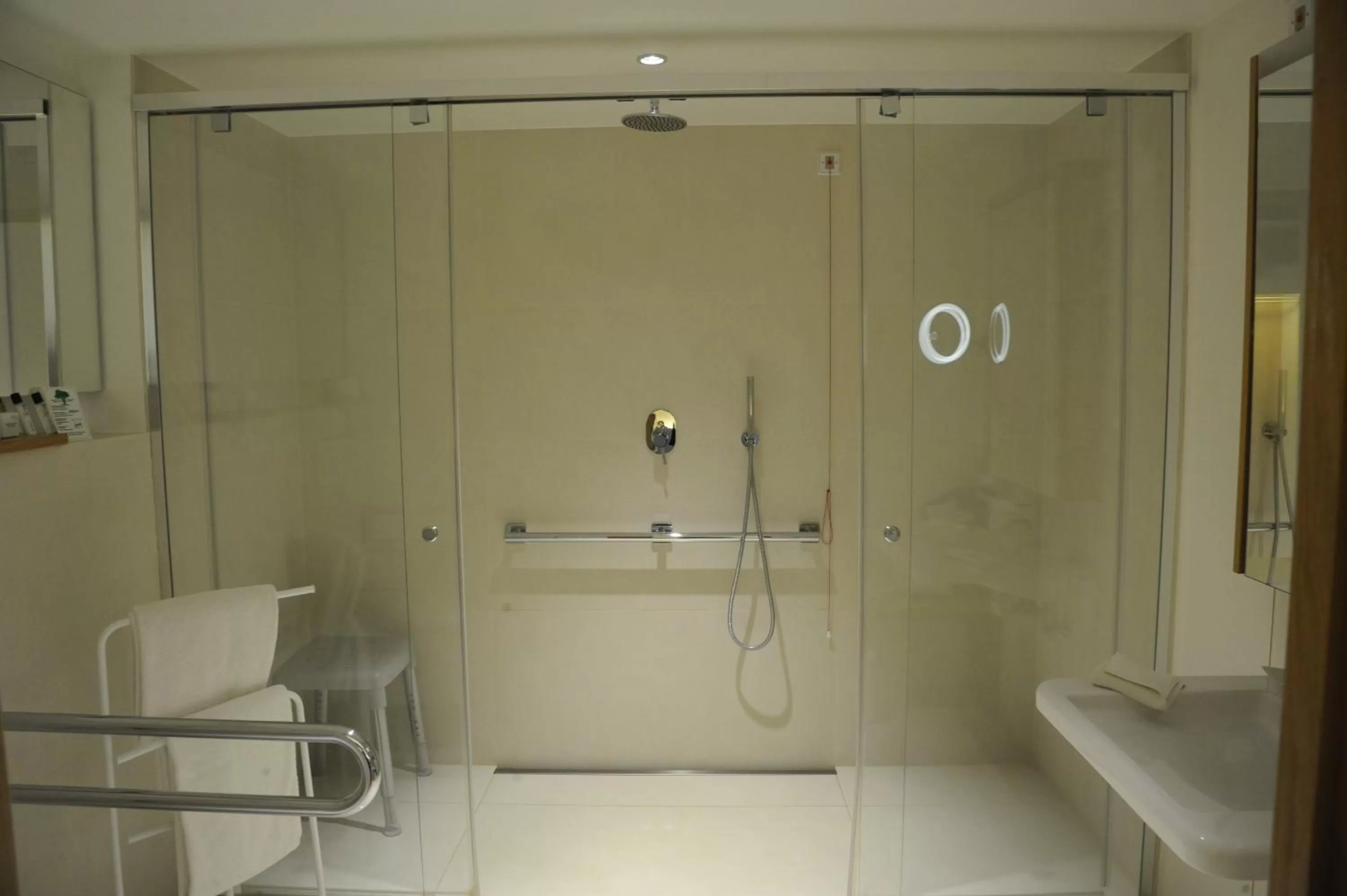 Bathroom in Hotel Bora HotSpaResort