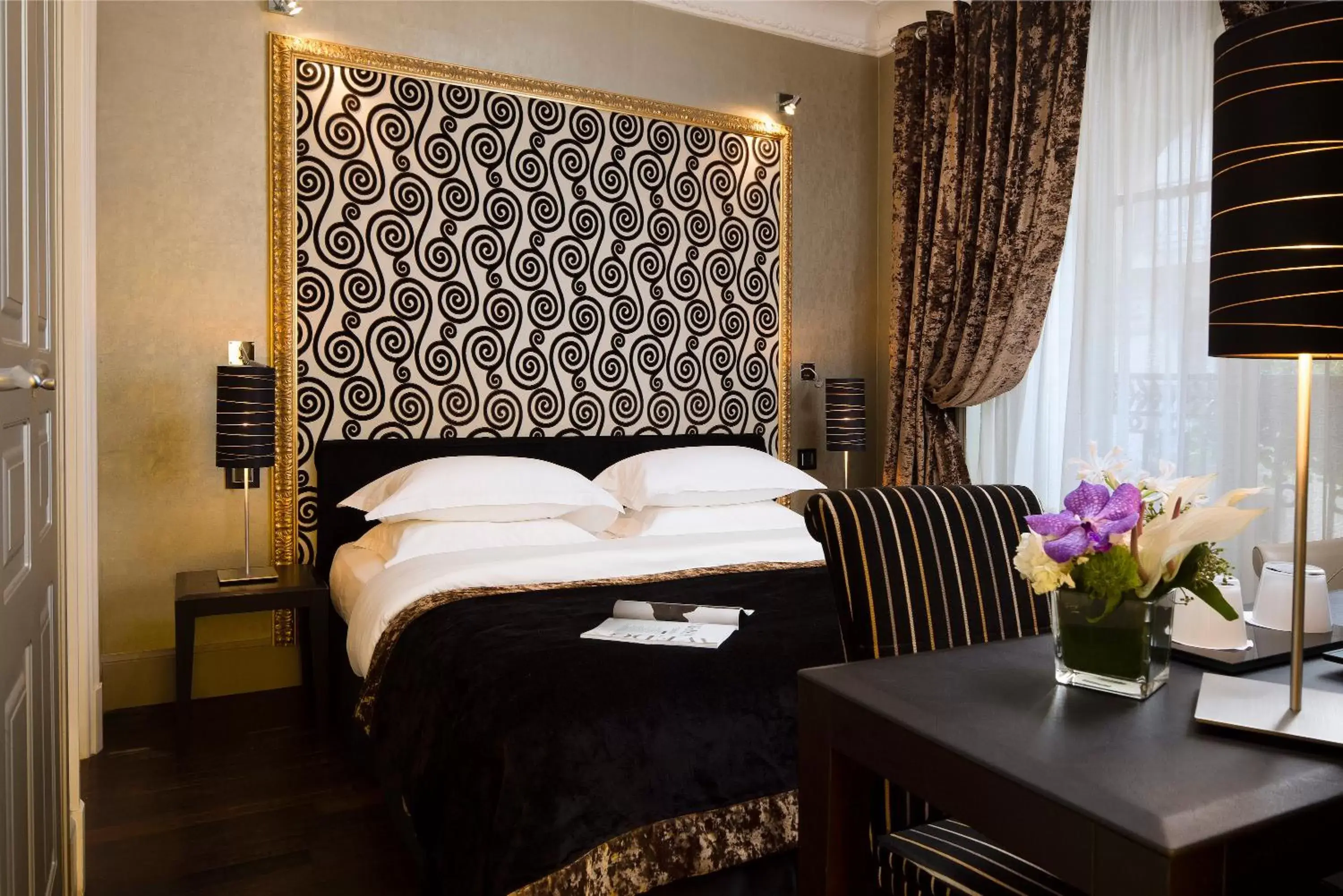 Bed in Hotel Ares Eiffel Bed in Hotel Ares Eiffel