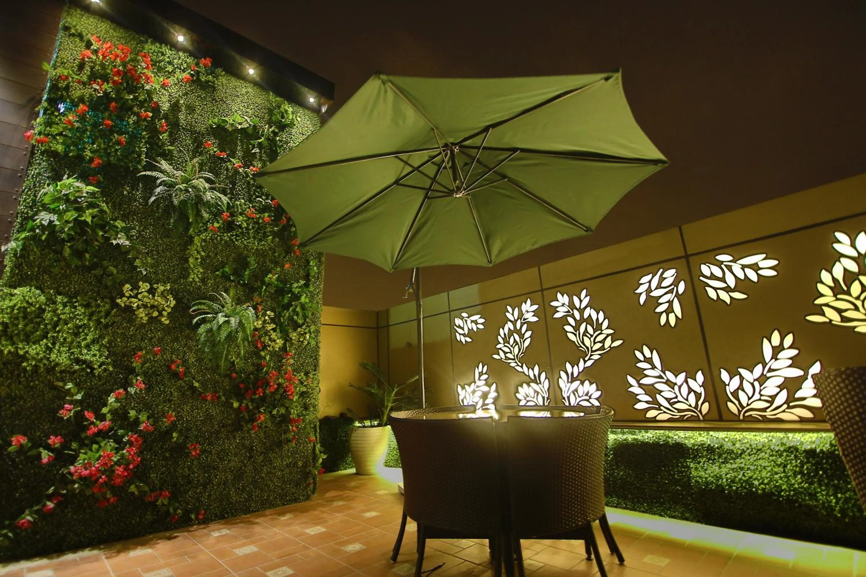 Garden in Hotel JRD Exotica-Business Hotel