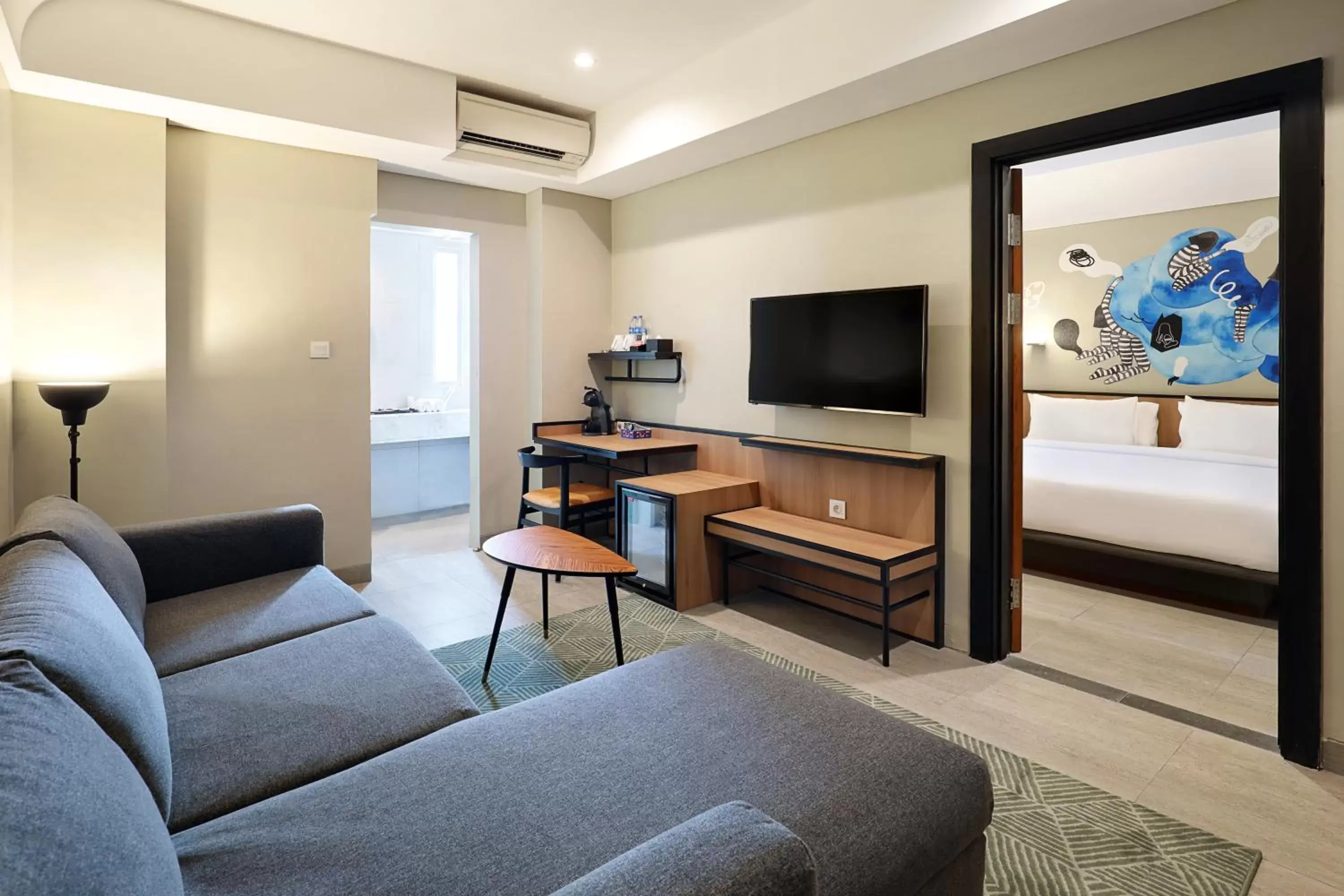 TV and multimedia, Bed in Swiss-Belinn Wahid Hasyim TV and multimedia, Bed in Swiss-Belinn Wahid Hasyim