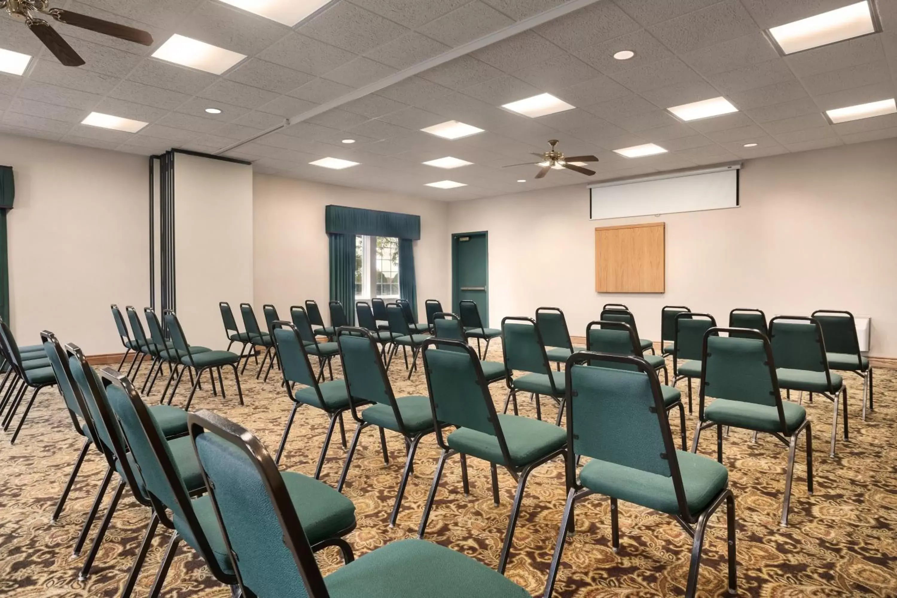 Meeting/conference room in Country Inn & Suites by Radisson, Kalamazoo, MI