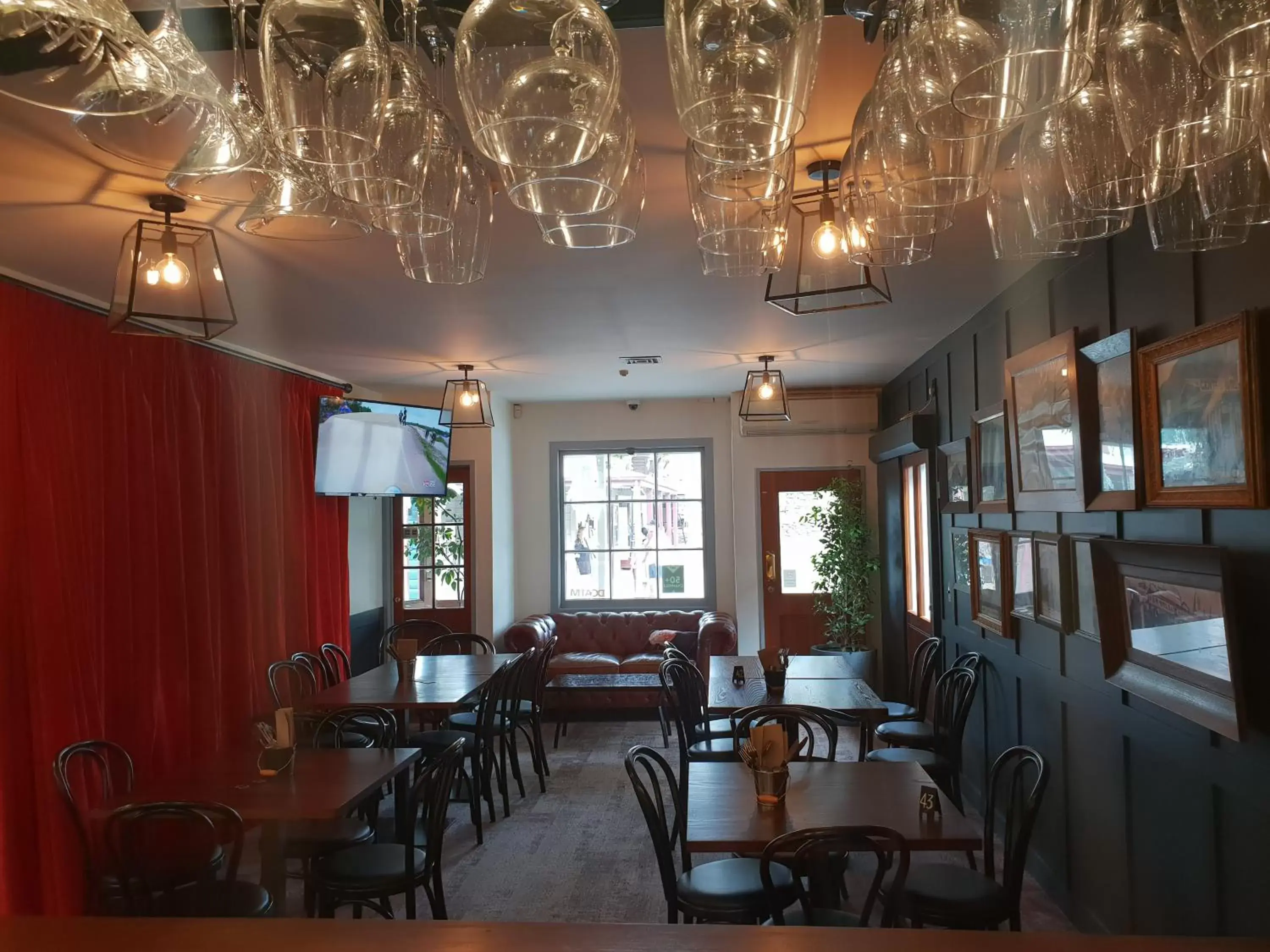 Restaurant/places to eat in New Orleans Hotel Restaurant/places to eat in New Orleans Hotel