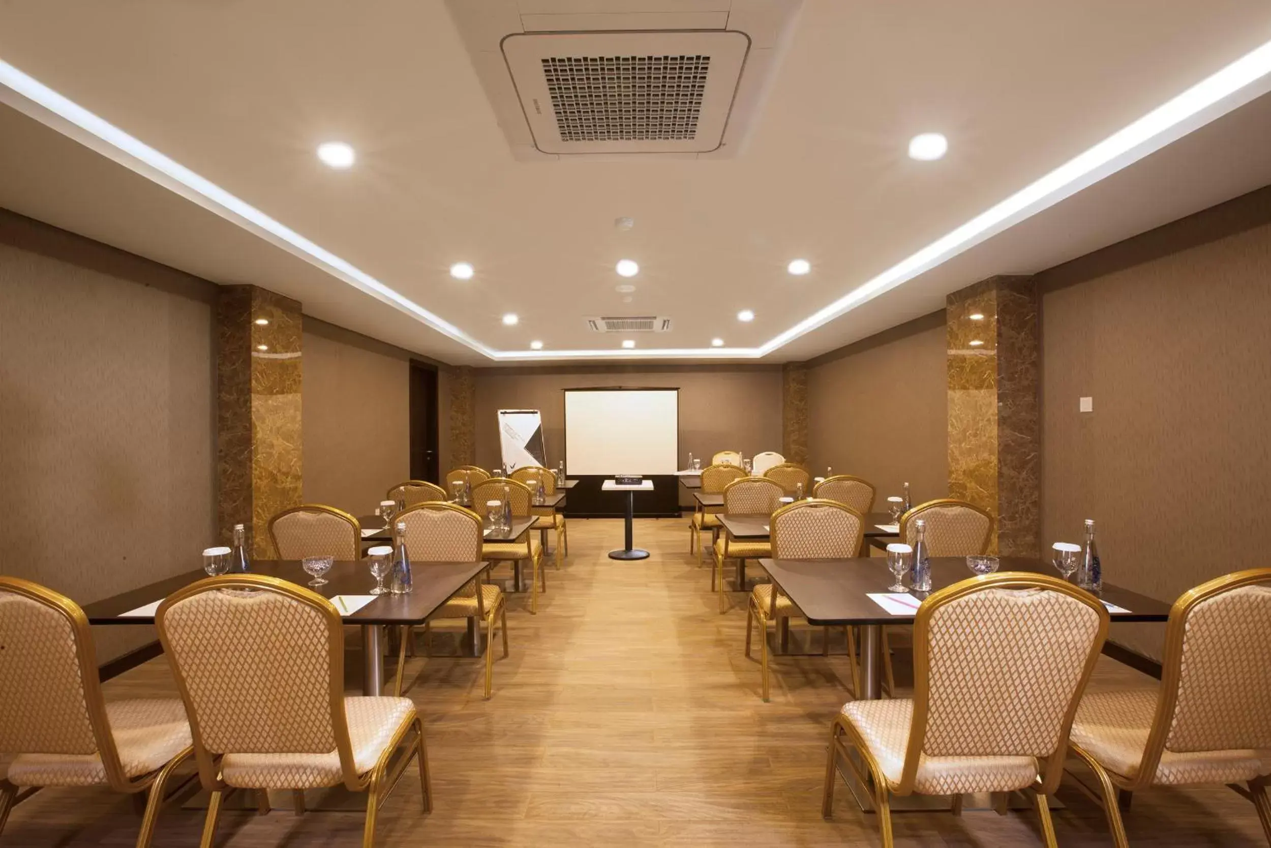 Meeting/conference room in Verse Lite Hotel Gajah Mada