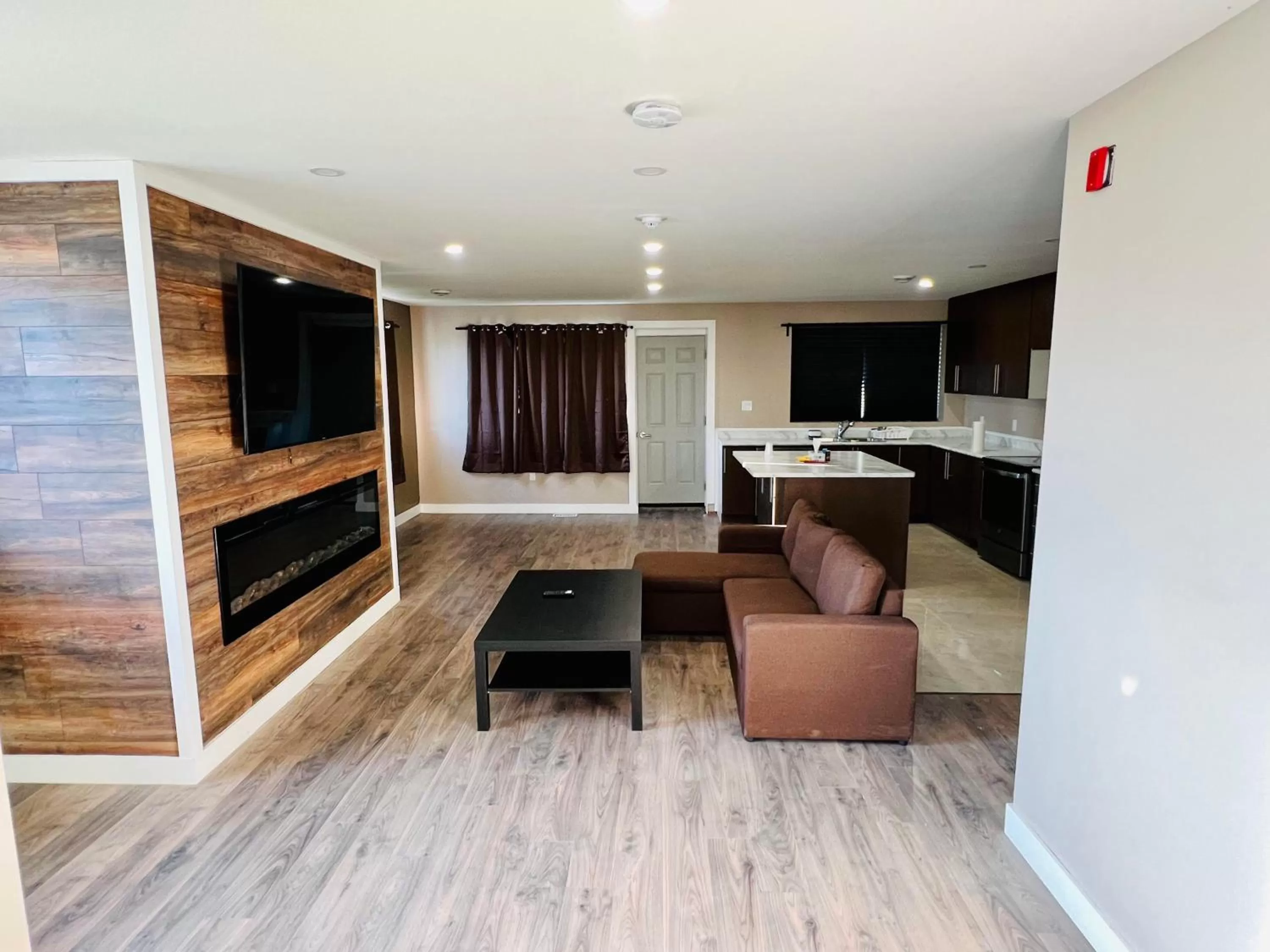 Living room in Super 8 by Wyndham Niagara Falls ON