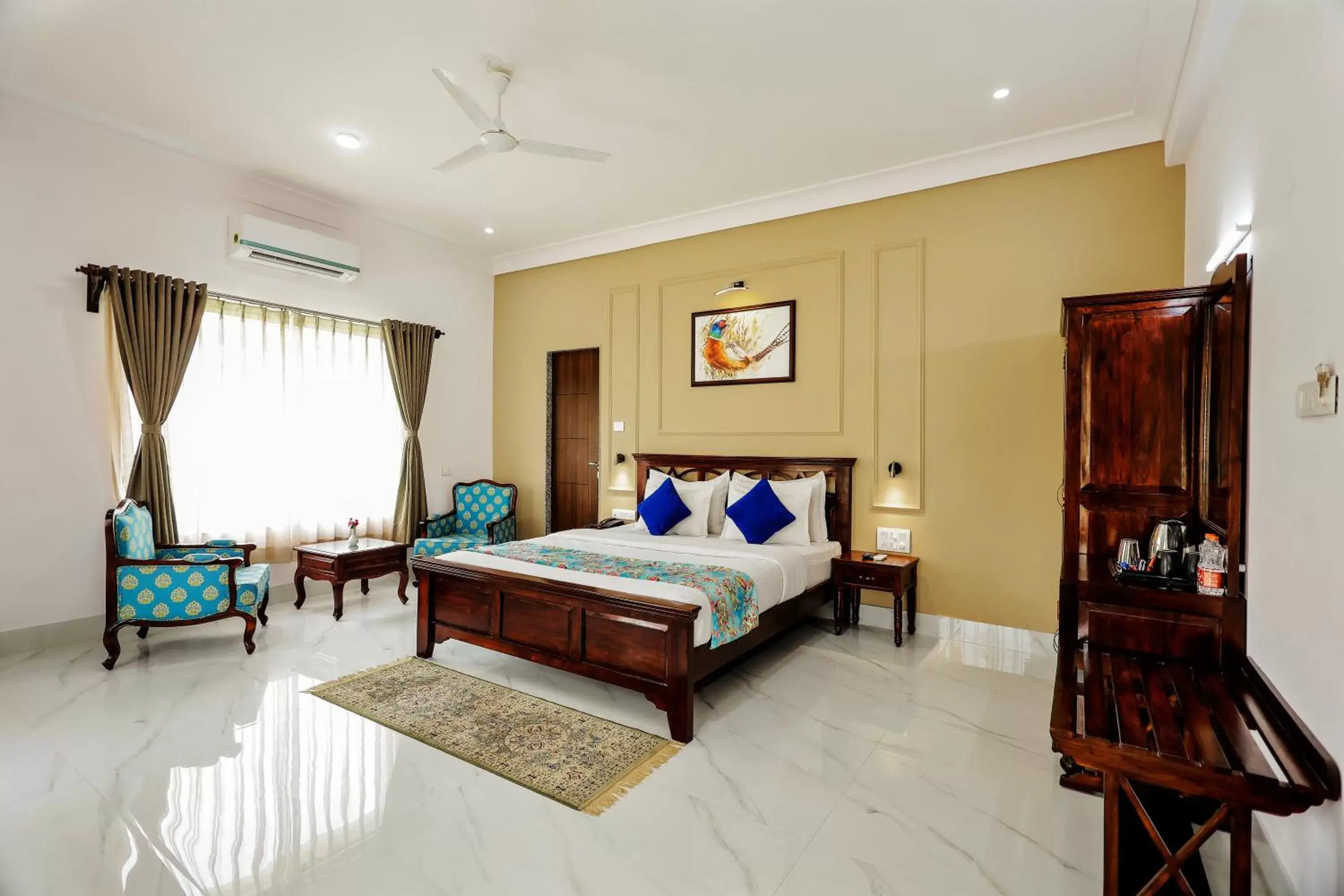 Royal Room: Complimentary Pick up from Railway Station, Welcome Drink, F&B Discount 10% in Revaas Lake View Boutique Hotel Royal Room: Complimentary Pick up from Railway Station, Welcome Drink, F&B Discount 10% in Revaas Lake View Boutique Hotel
