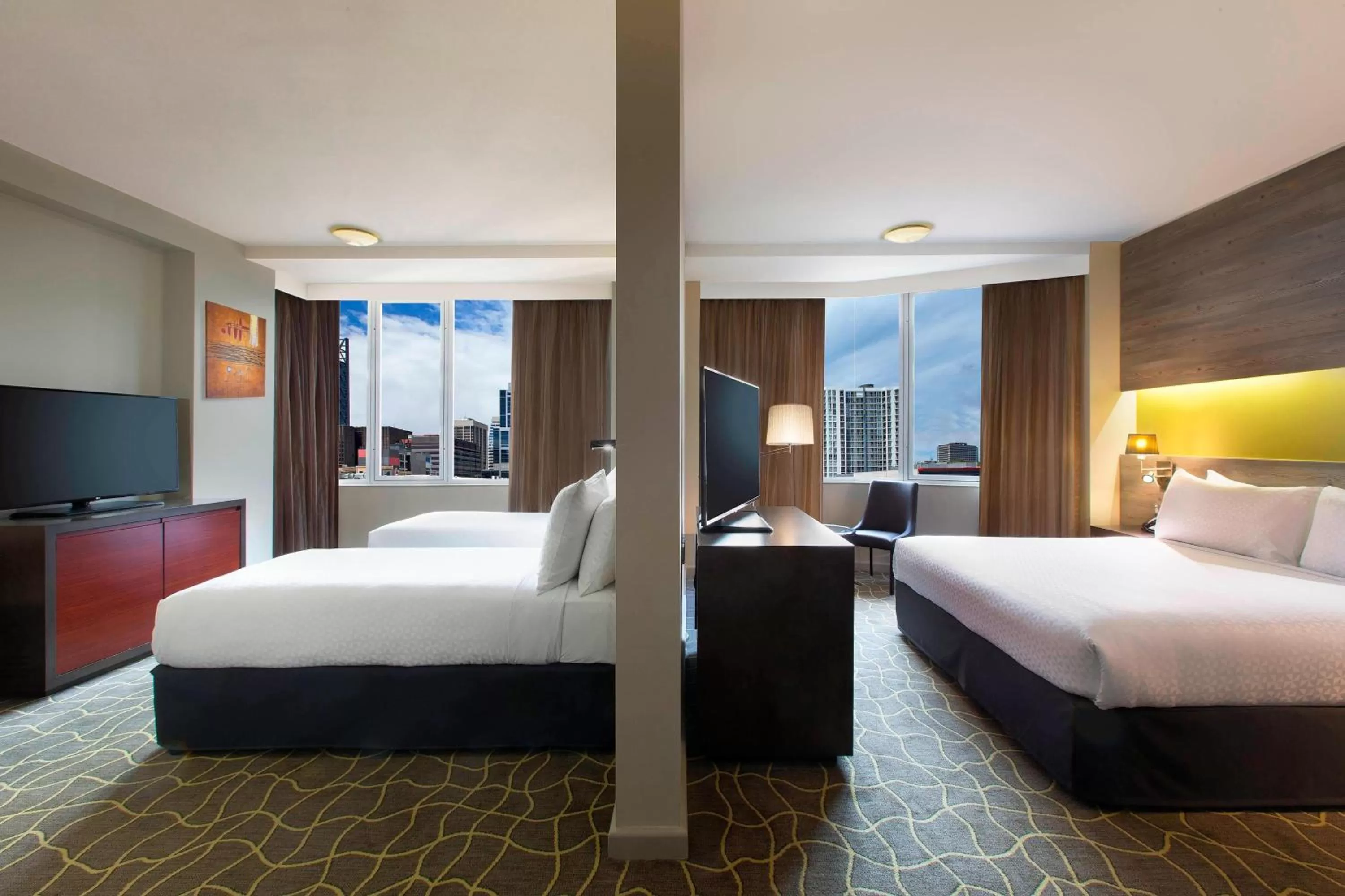 Photo of the whole room, Bed in Four Points by Sheraton Perth