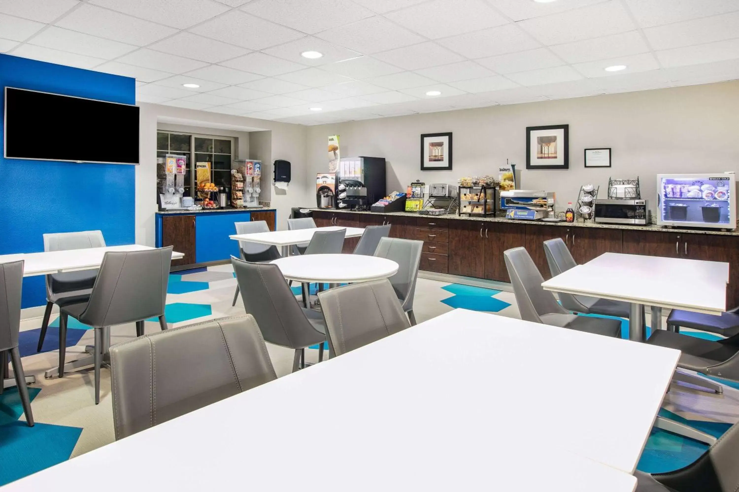 Breakfast, Restaurant/Places to Eat in Microtel Inn & Suites by Wyndham Austin Airport