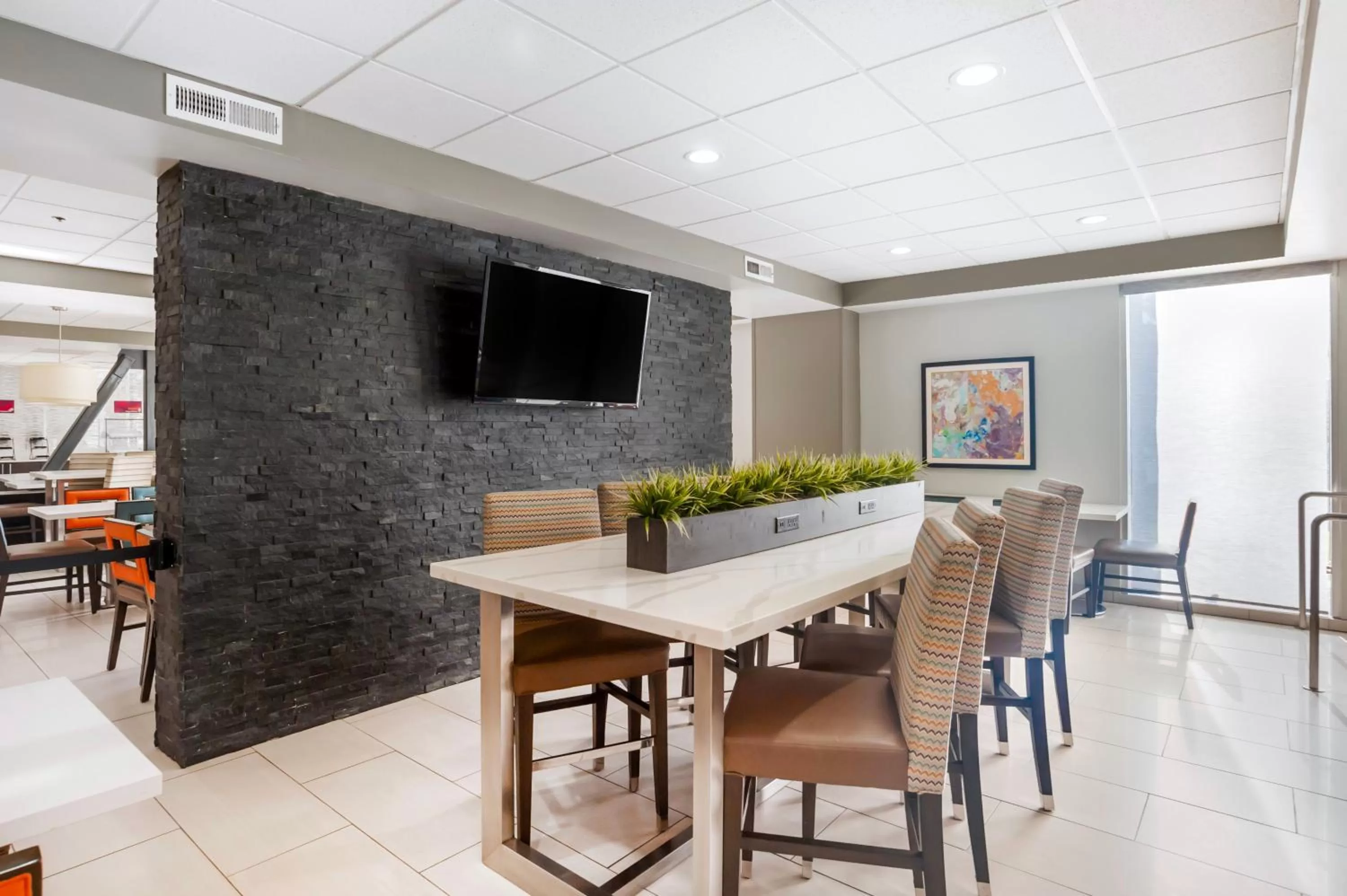 Dining area in Best Western Plus Commerce Hotel