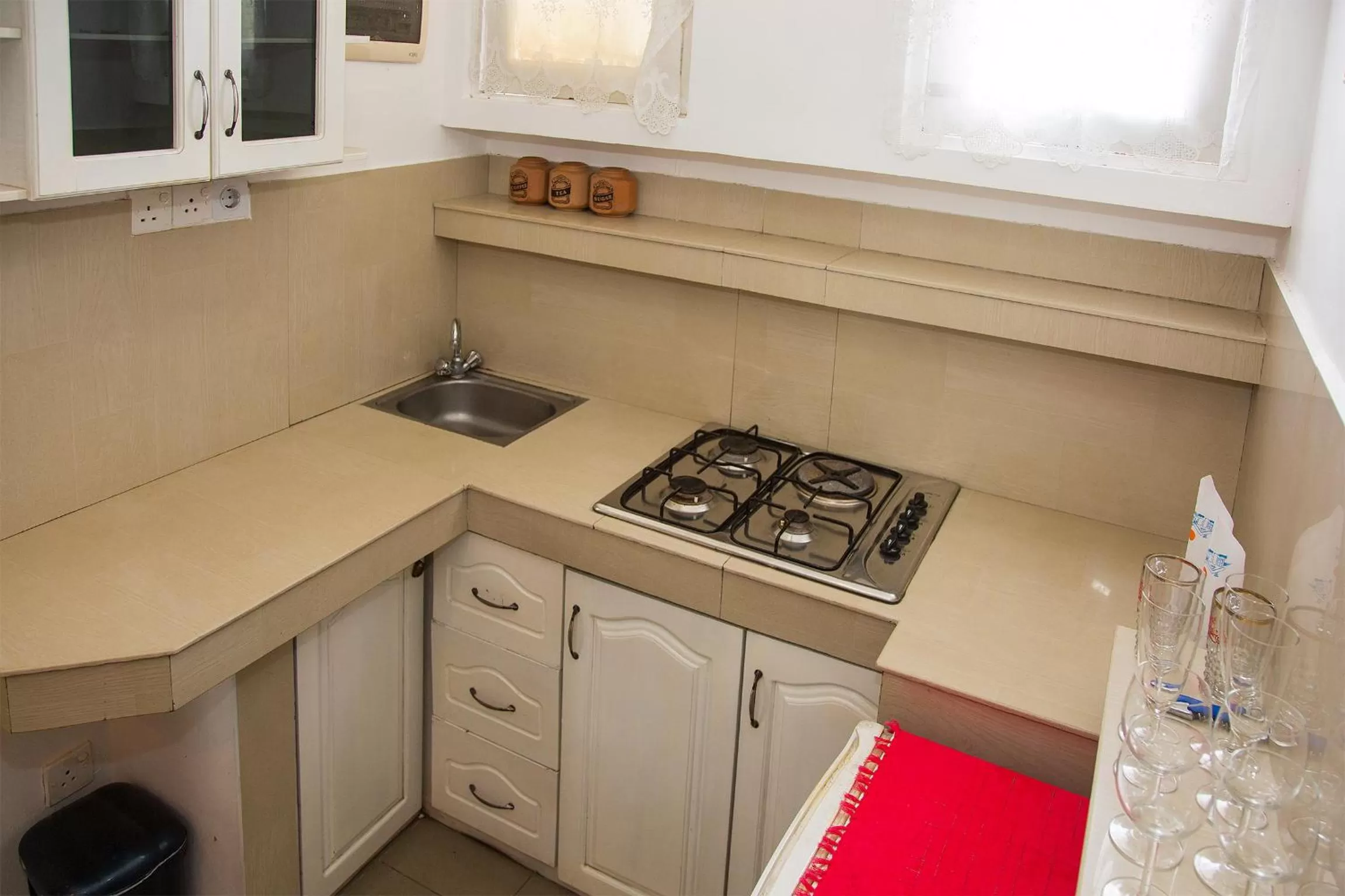 Kitchen or kitchenette in Suriya Arana