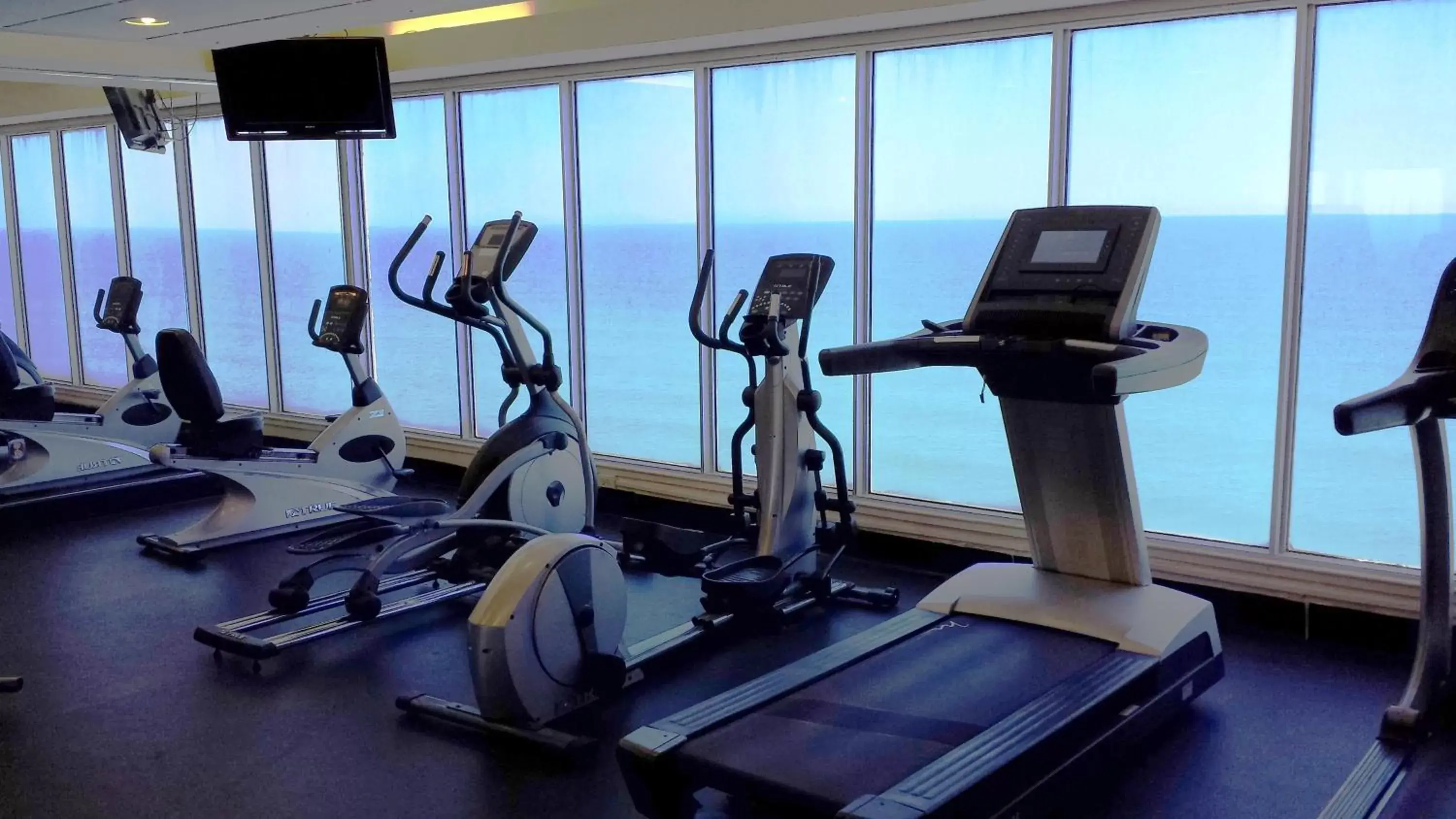 View (from property/room), Fitness Center/Facilities in Radisson Suite Hotel Oceanfront