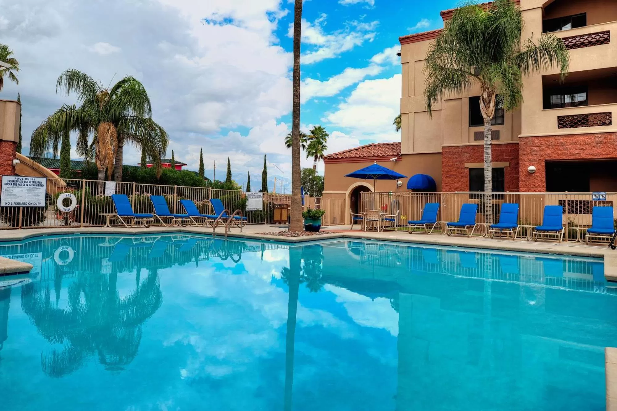 Swimming pool in Hilton Vacation Club Varsity Club Tucson