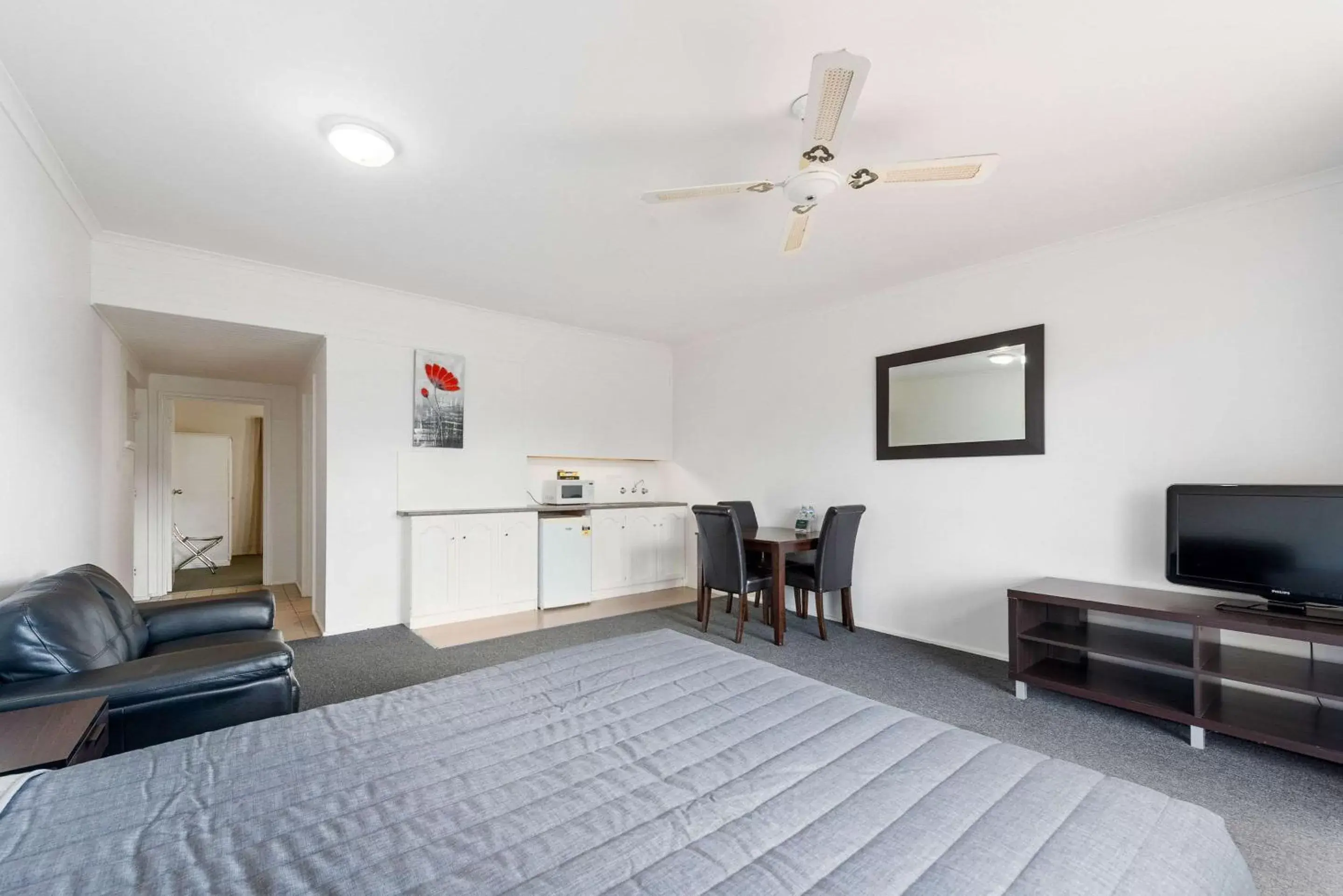 Bedroom, Seating Area in Comfort Inn & Suites Riverland