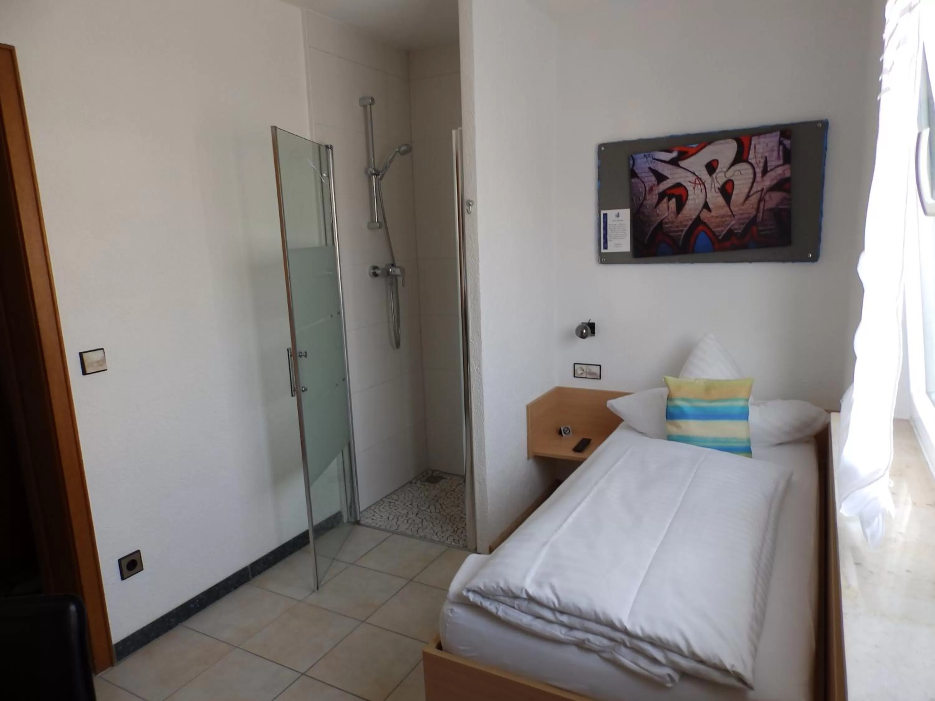 Photo of the whole room, Bed in H41 Inn Hotel Garni Freiburg