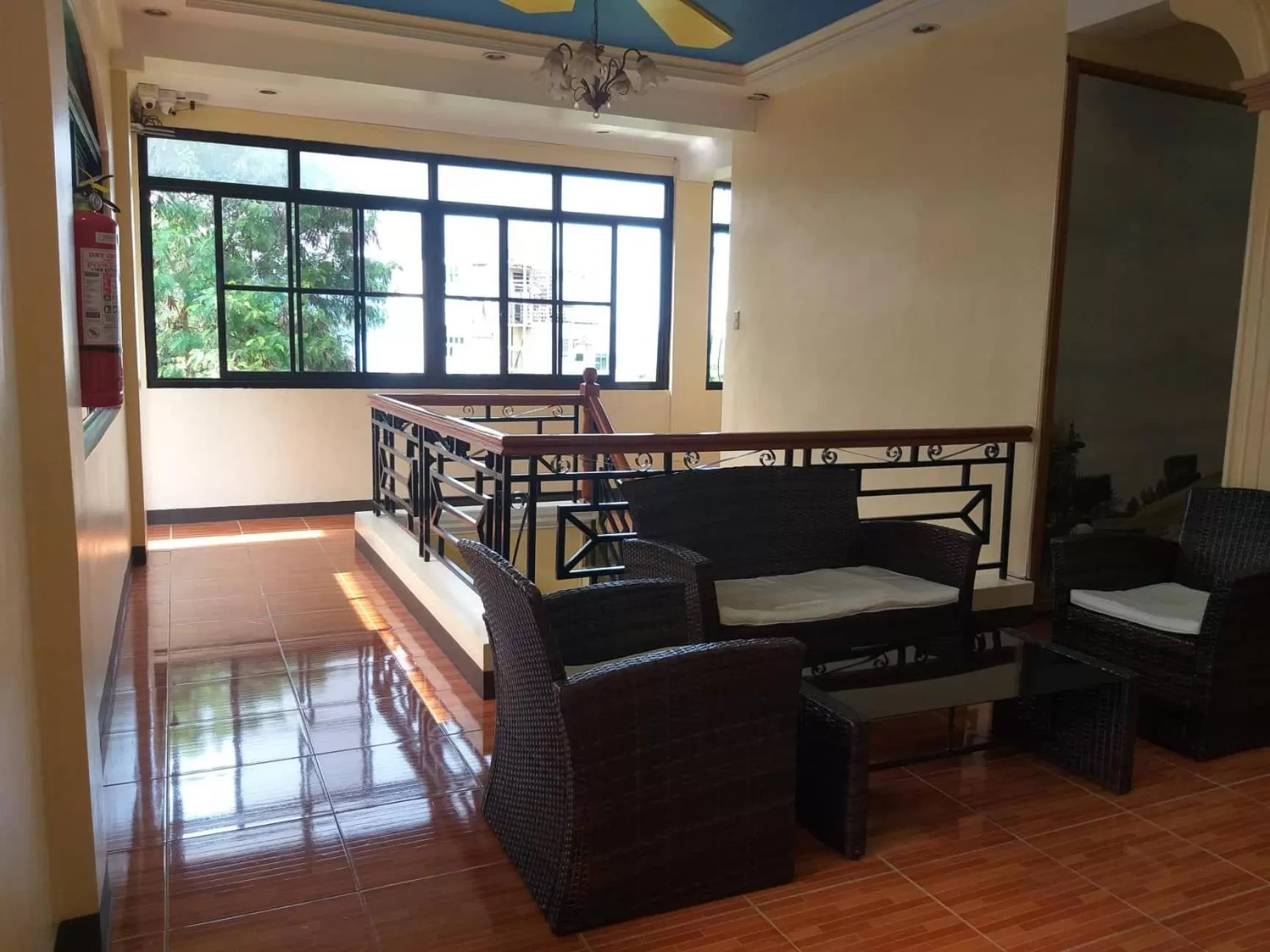 Seating area in Divine Castle Travelers Inn