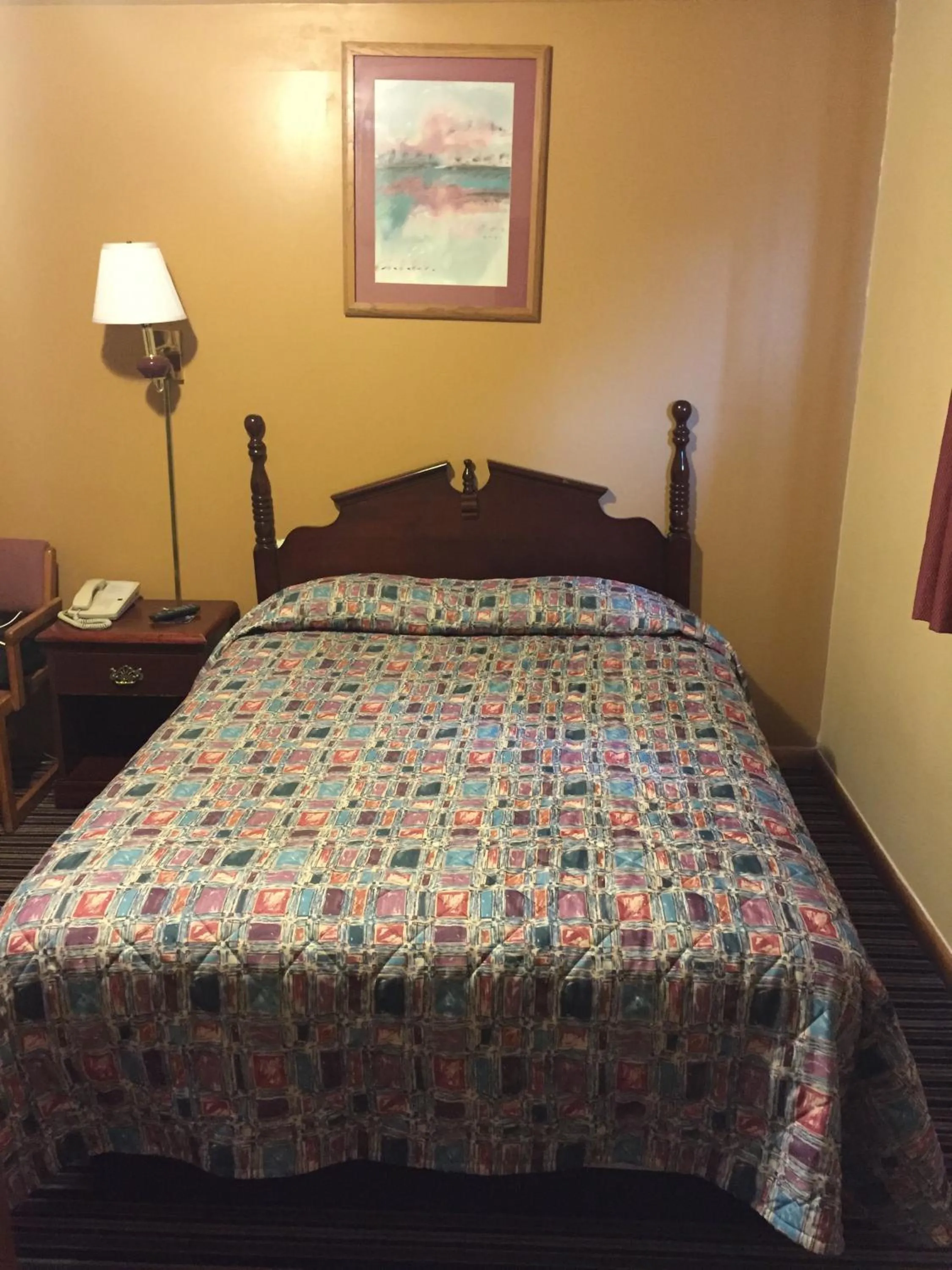 Bed in Budget Inn - Cambridge