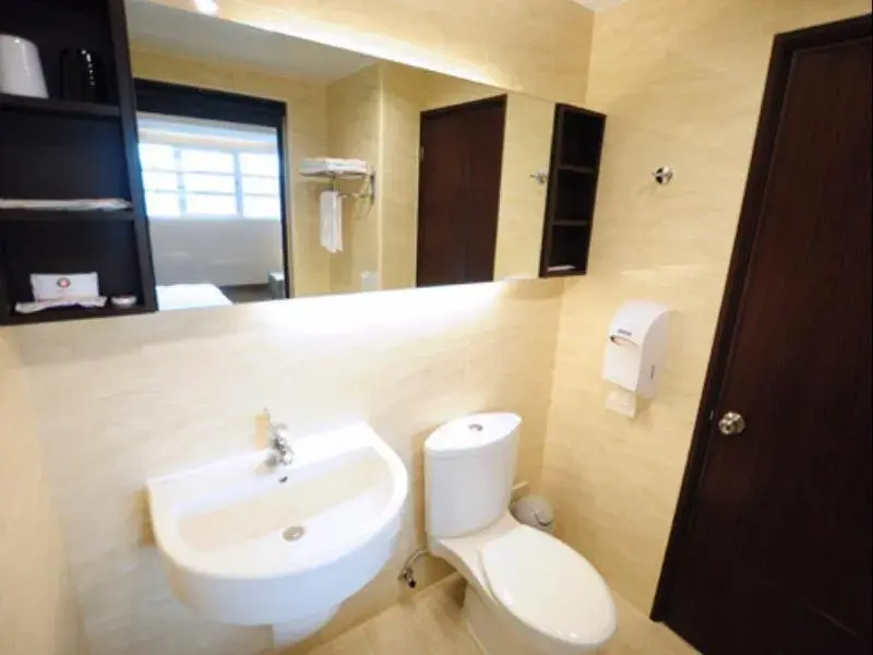 Toilet, Bathroom in Kindness Hotel Qixian
