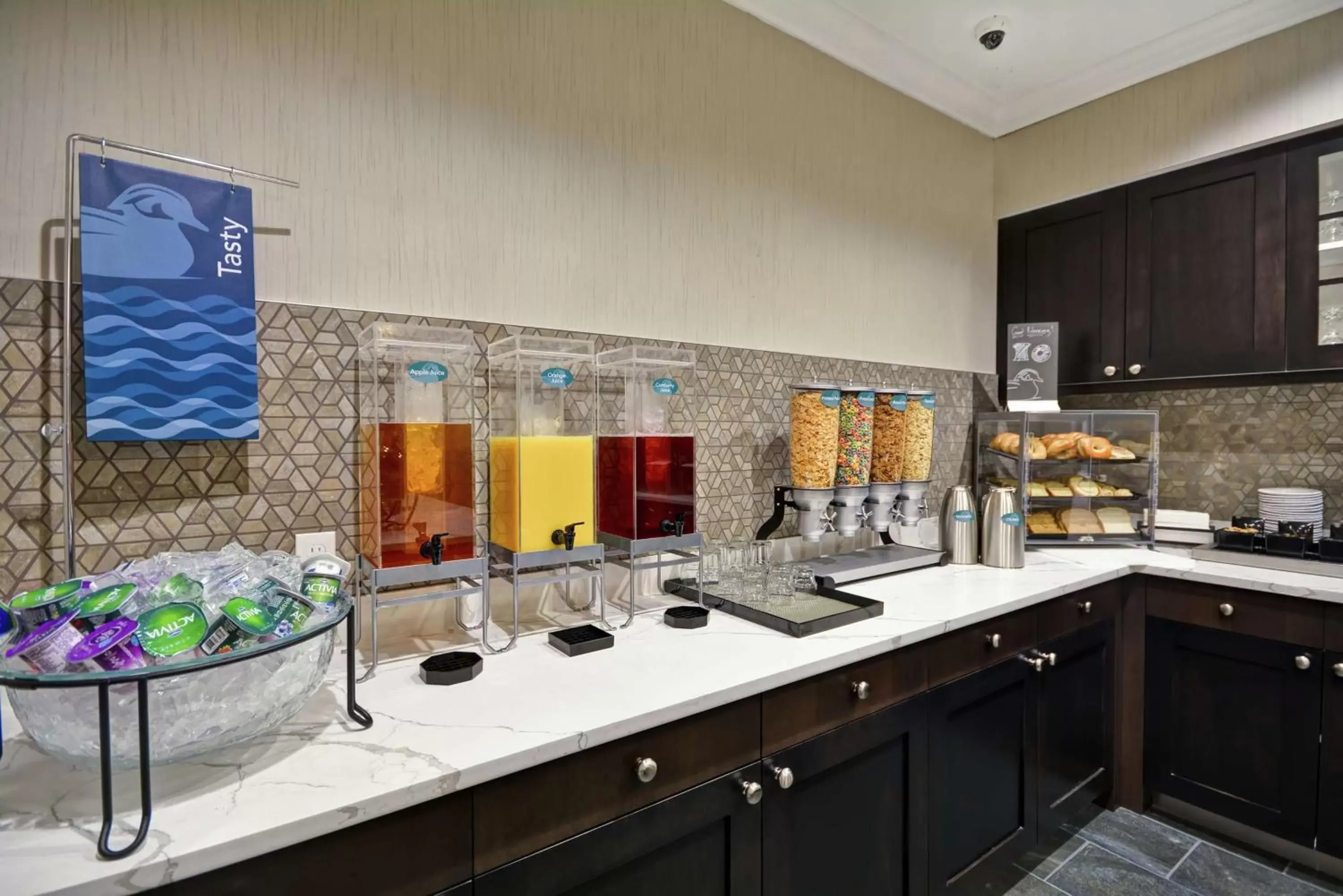 Dining area, Kitchen/Kitchenette in Homewood Suites By Hilton Warren Detroit