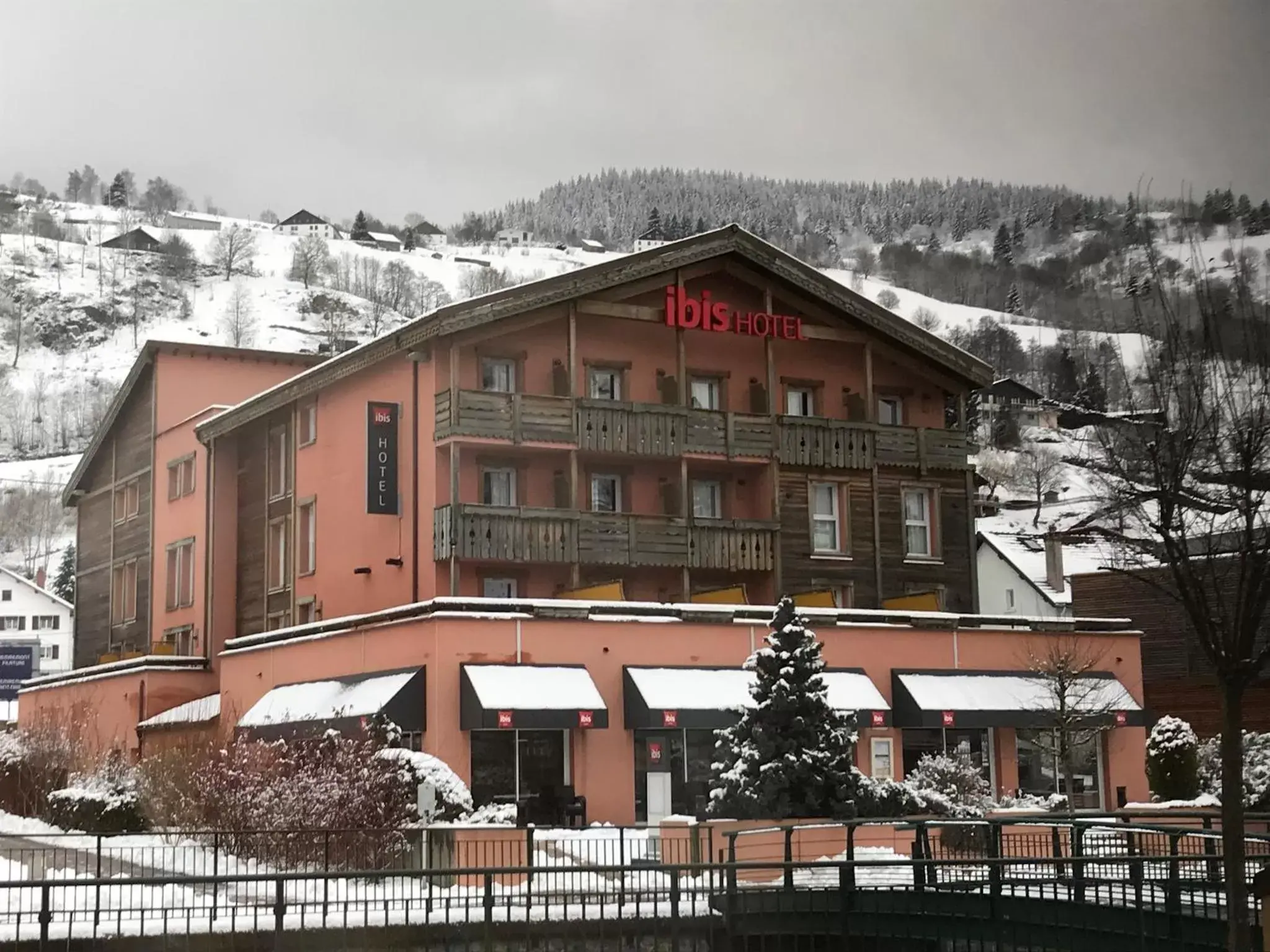 Facade/entrance, Winter in ibis La Bresse Gérardmer