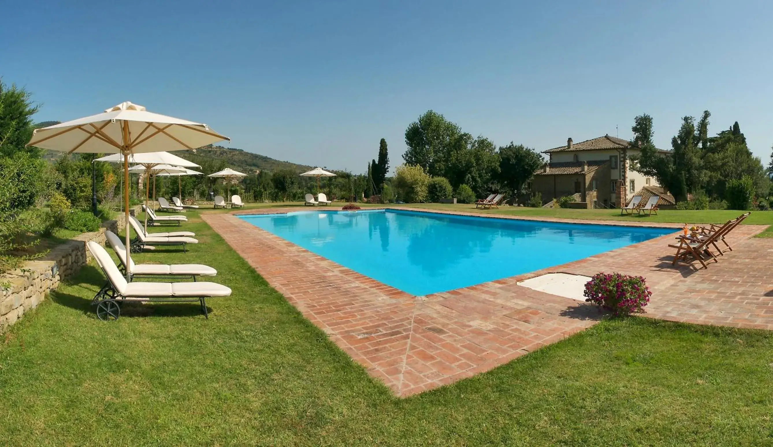 Solarium, Swimming Pool in Relais Villa Baldelli